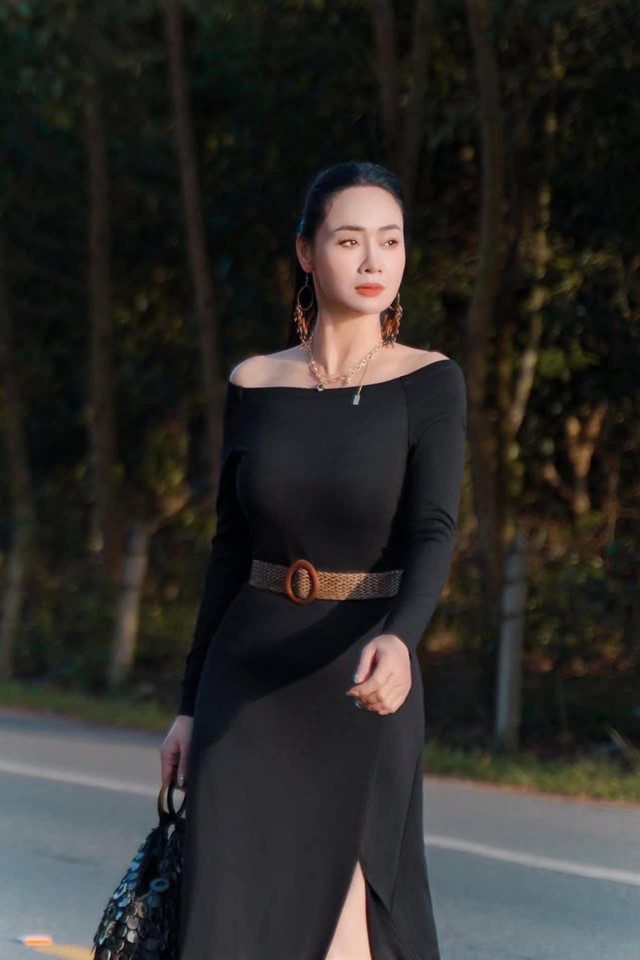 NSƯT Quách Thu Phương cũng nhắn nhủ ngoài việc tập luyện thì chị em vẫn nên cân bằng chế độ ăn uống. Trong sinh hoạt hàng ngày, nữ nghệ sĩ thích sử dụng những thực phẩm đến từ thiên nhiên, giảm đường, không uống nước có gas và ăn nhiều rau xanh, quả sạch.