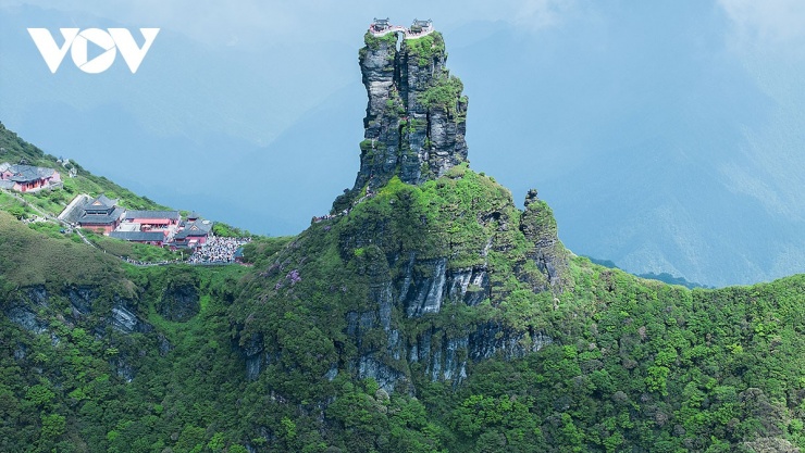 Hồng Vân Kim Đỉnh khi trời quang