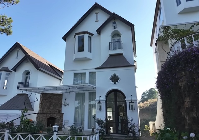 1775219589 884 Nu hoang phong tra U50 duoc trai dep kem 12