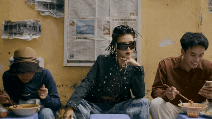 "Hắc mã" đường đua MV gọi tên Quỳnh Anh Shyn với Girl Phố chất và vui bất ngờ! 4 1775220244 252 Hac ma duong dua MV goi ten Quynh Anh Shyn