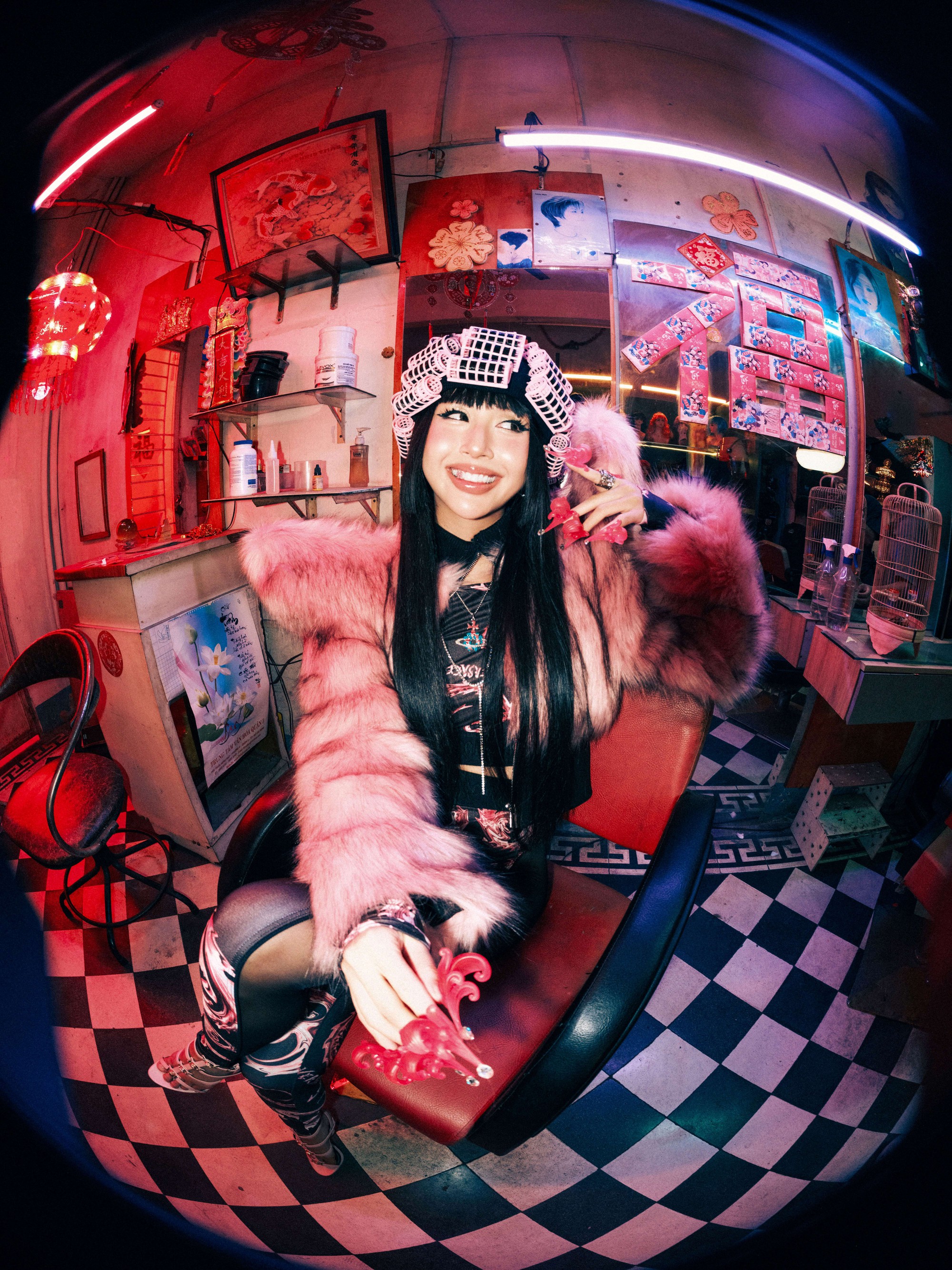 "Hắc mã" đường đua MV gọi tên Quỳnh Anh Shyn với Girl Phố chất và vui bất ngờ! 6 1775220248 73 Hac ma duong dua MV goi ten Quynh Anh Shyn