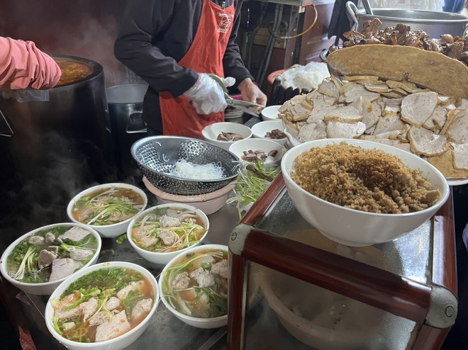 Khách Tây trầm trồ khi thưởng thức món ăn ở Sapa, nhận xét: 