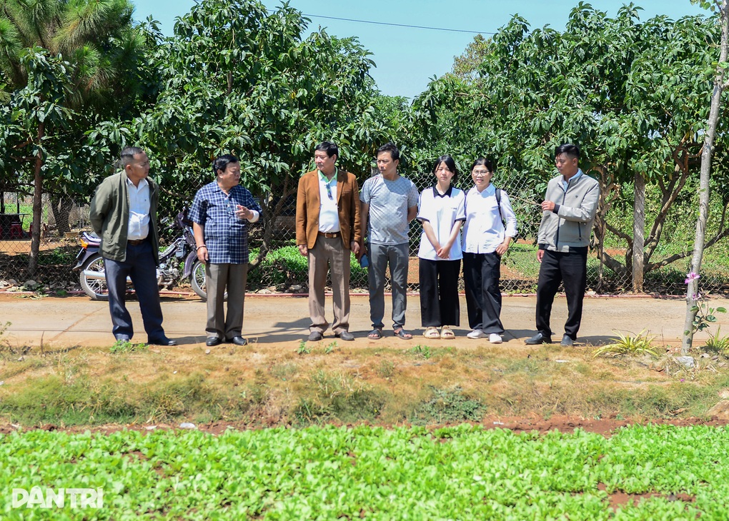 Mua đất, xây nhà mới cho bé gái 16 tuổi nuôi 3 em thơ ở Lâm Đồng - 2