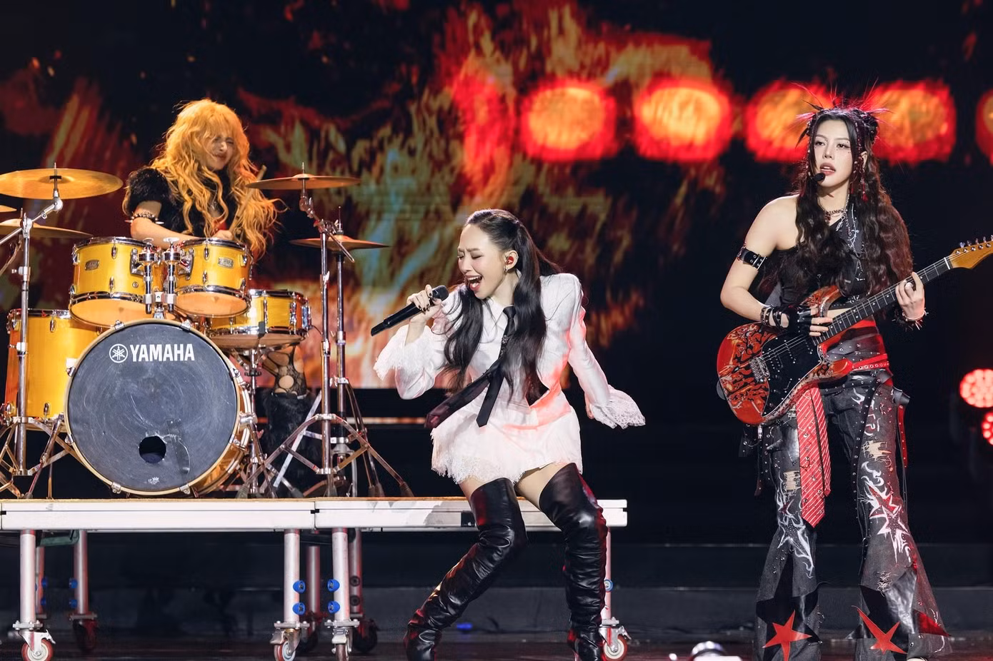 1775227001 22 99 ca si Viet nhieu lan hat nhep.avif