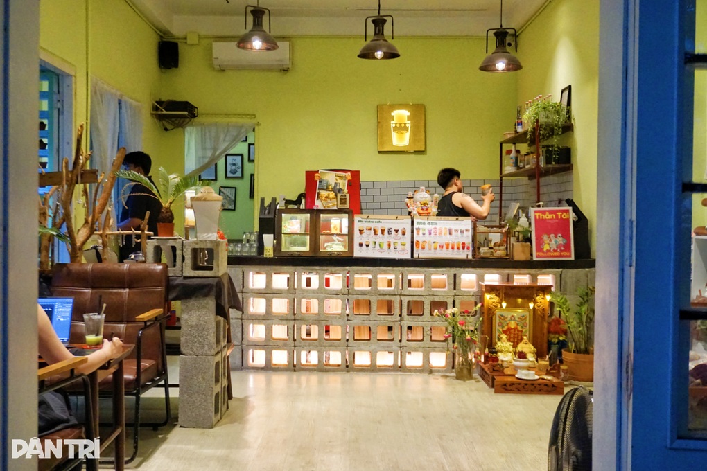 Quán cà phê vụ phụ thu khách ngồi 10 tiếng đóng cửa vì áp lực dư luận? - 2