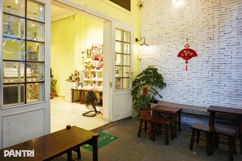 Quán cà phê vụ phụ thu khách ngồi 10 tiếng đóng cửa vì áp lực dư luận? - 3