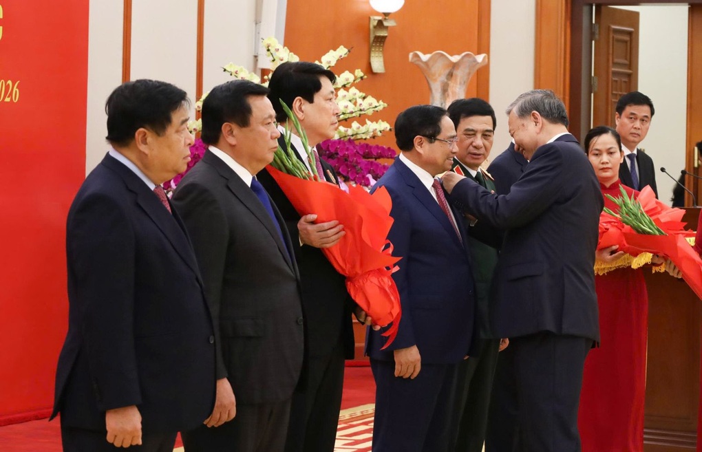 Chủ tịch nước, Thủ tướng và nhiều lãnh đạo cấp cao được tặng Huân chương - 2