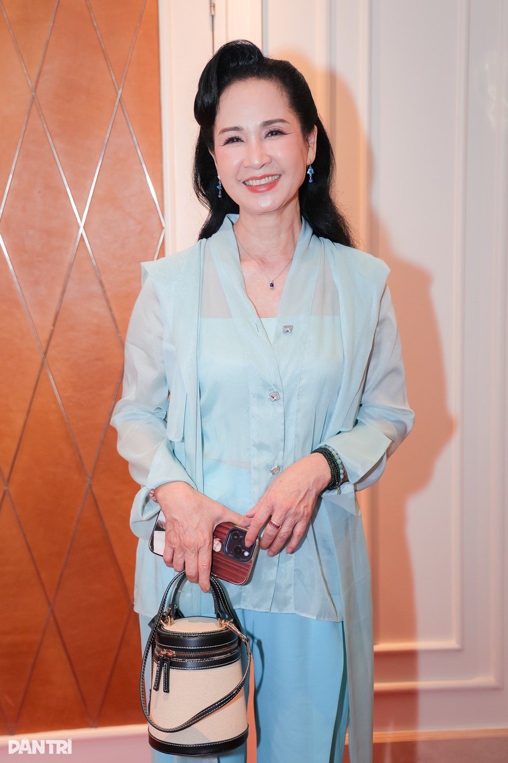 NSND Lan Hương: “Phẫu thuật thẩm mỹ quá đà là thiệt cho chính mình” - 2