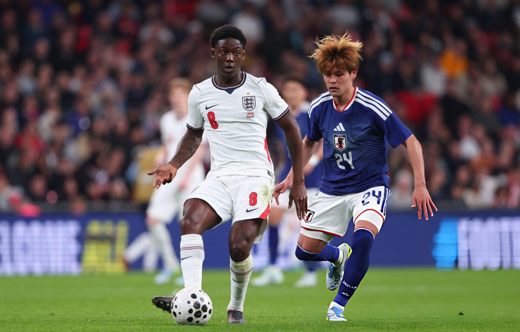 Casemiro ca ngợi đồng đội trẻ ở Man Utd, ngầm chê Amorim - 2