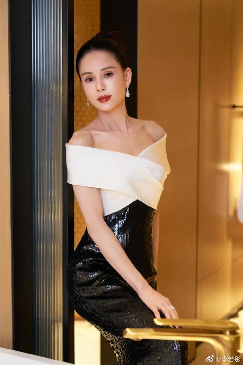 “Tiểu Long Nữ” Lý Nhược Đồng xin lỗi, nhận đền bù vì quảng cáo sai sự thật - 2