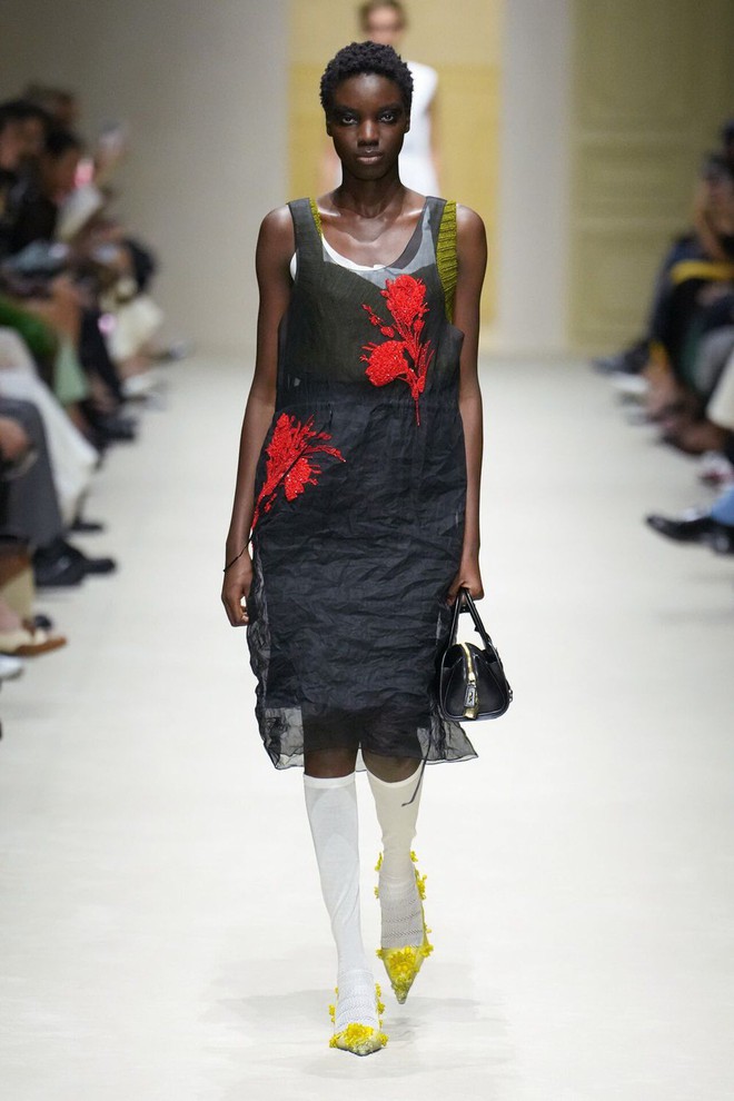 5 công thức giúp bạn trông nữ tính hơn ngay lập tức mà không cần cầu kỳ- Ảnh 4.