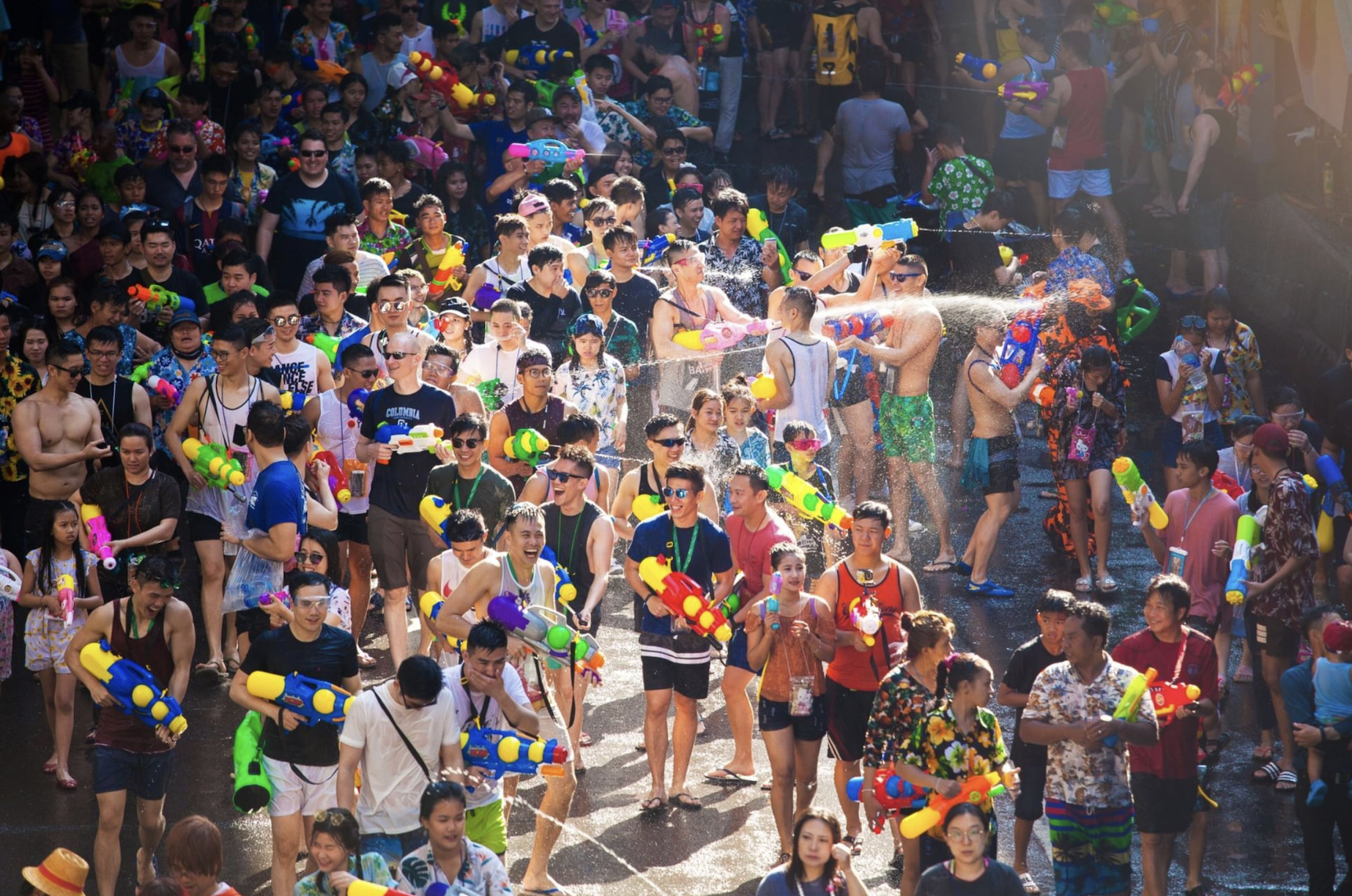 Vé máy bay 14 triệu, khách Việt ngậm ngùi 