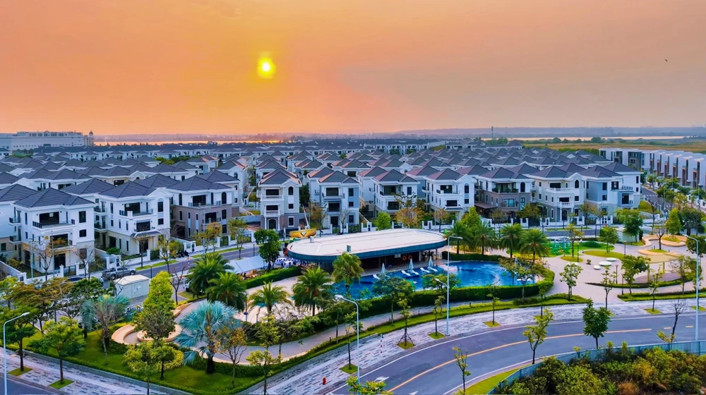 Một góc đô thị ven sông Đồng Nai thuộc phường Long Hưng. Ảnh: VŨ HỘI