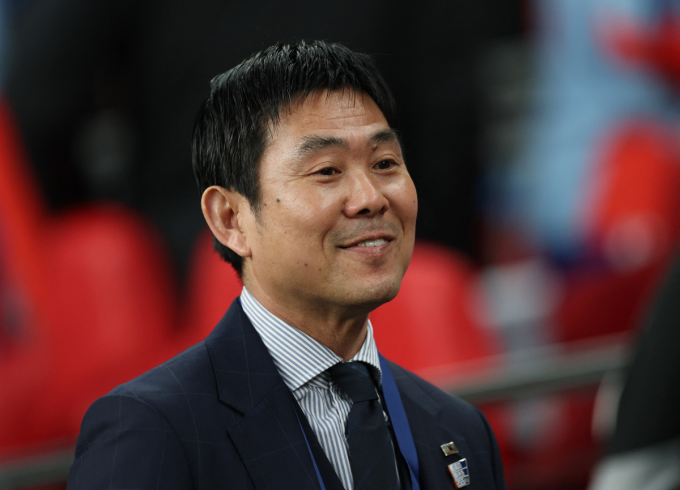 HLV trưởng Nhật Bản Hajime Moriyasu trong trận giao hữu trước tuyển Anh hôm 1/4. Ảnh: Reuters