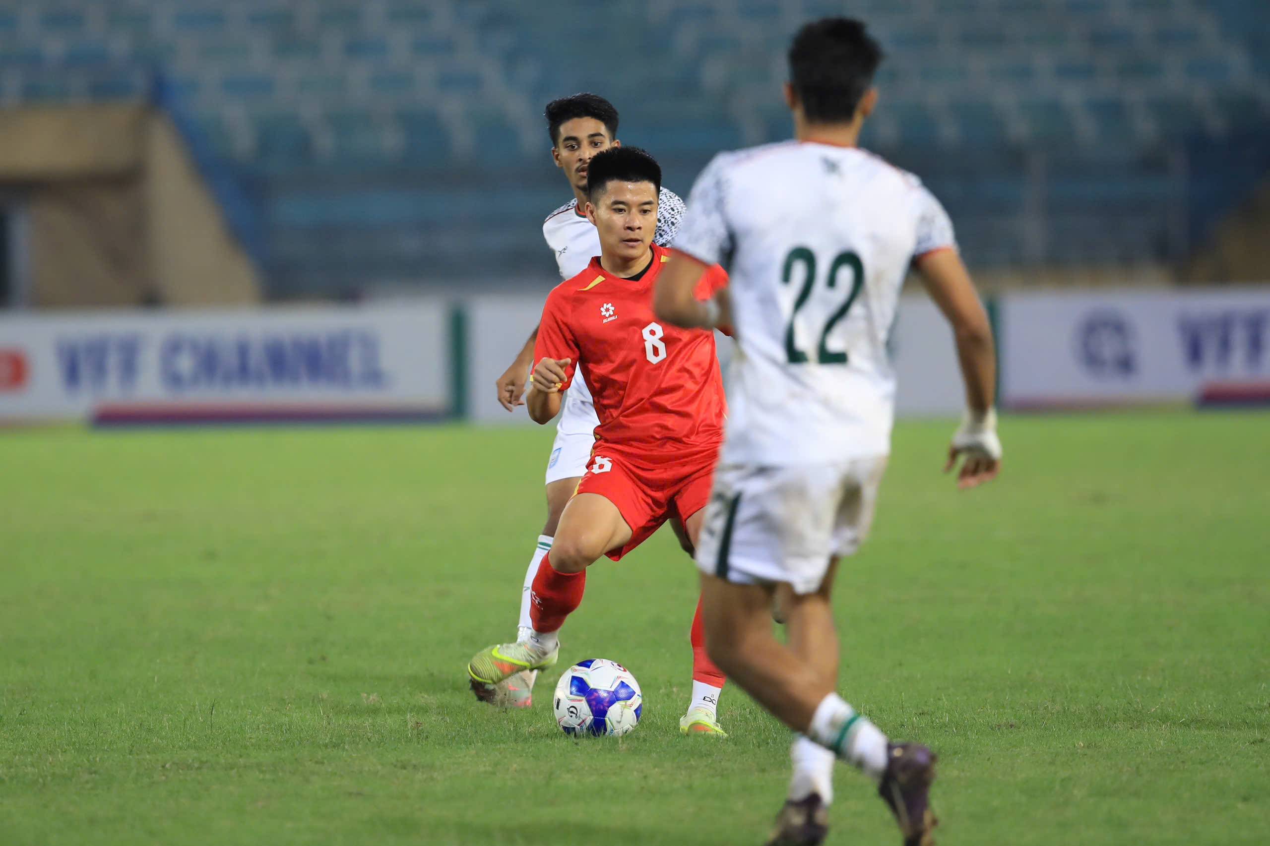 Ông Kim Sang-sik đau đầu tìm tiền vệ đánh chặn cho đội tuyển Việt Nam- Ảnh 2.