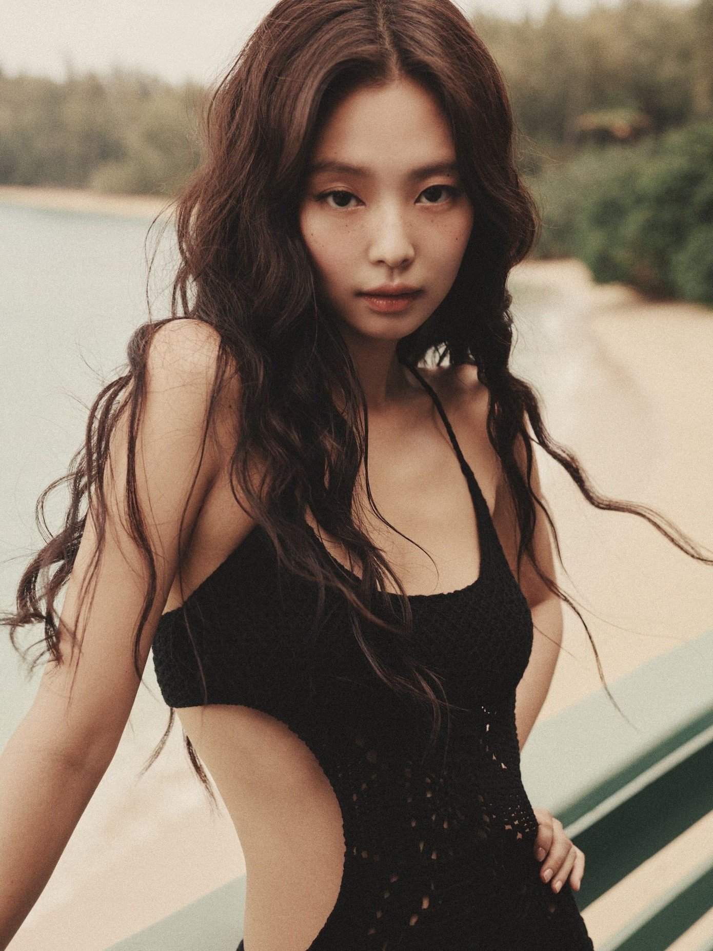 Jennie BLACKPINK hóa ái nữ tài phiệt ở show Jacquemus, "era Hè 2026" quá cháy - 11