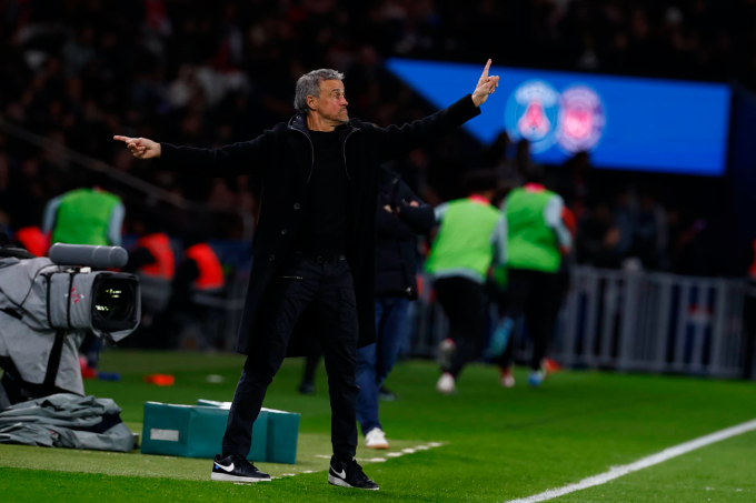 HLV Luis Enrique chỉ đạo trong trận. Ảnh: PSG