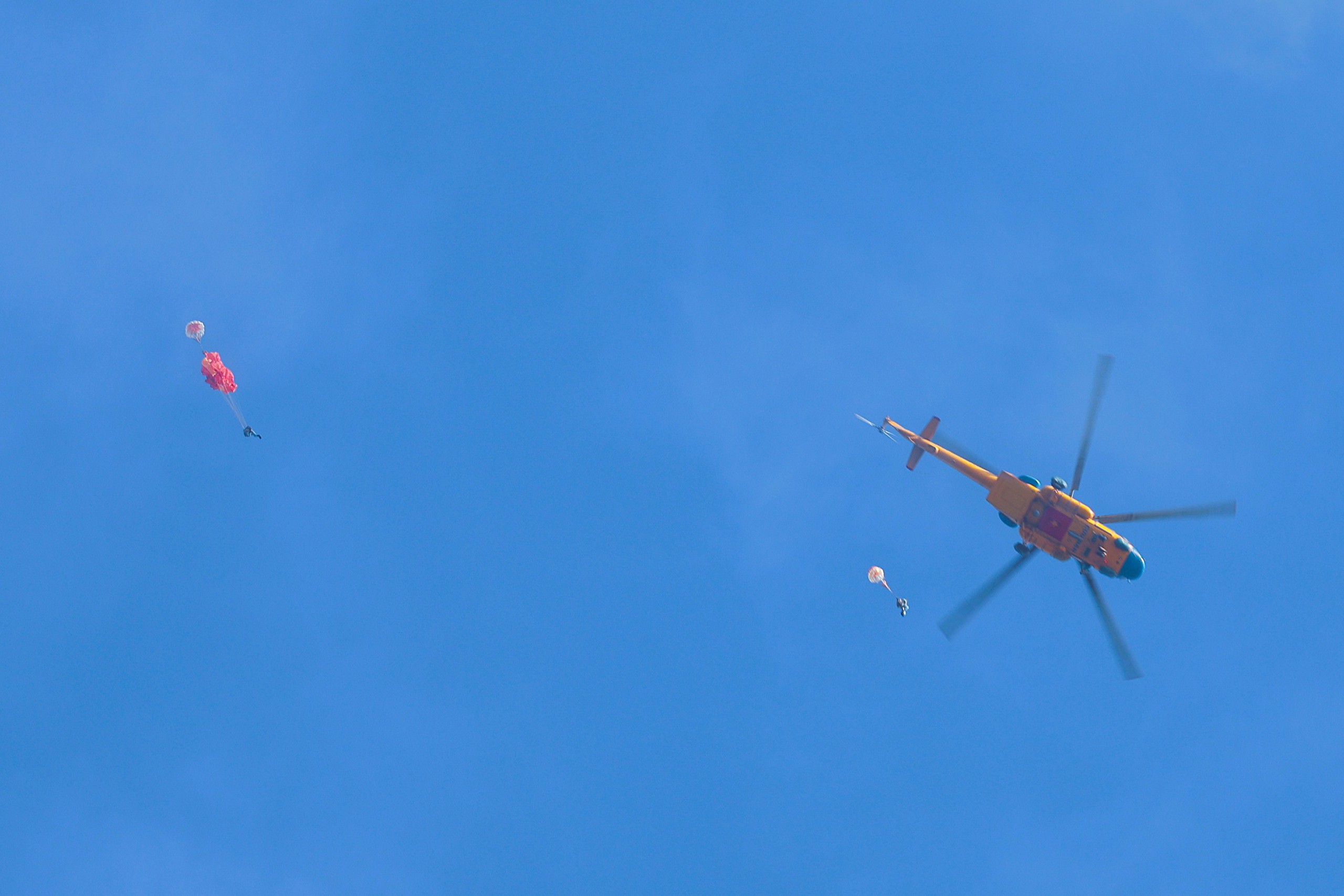 Bộ đội nhảy dù  - Ảnh 4.