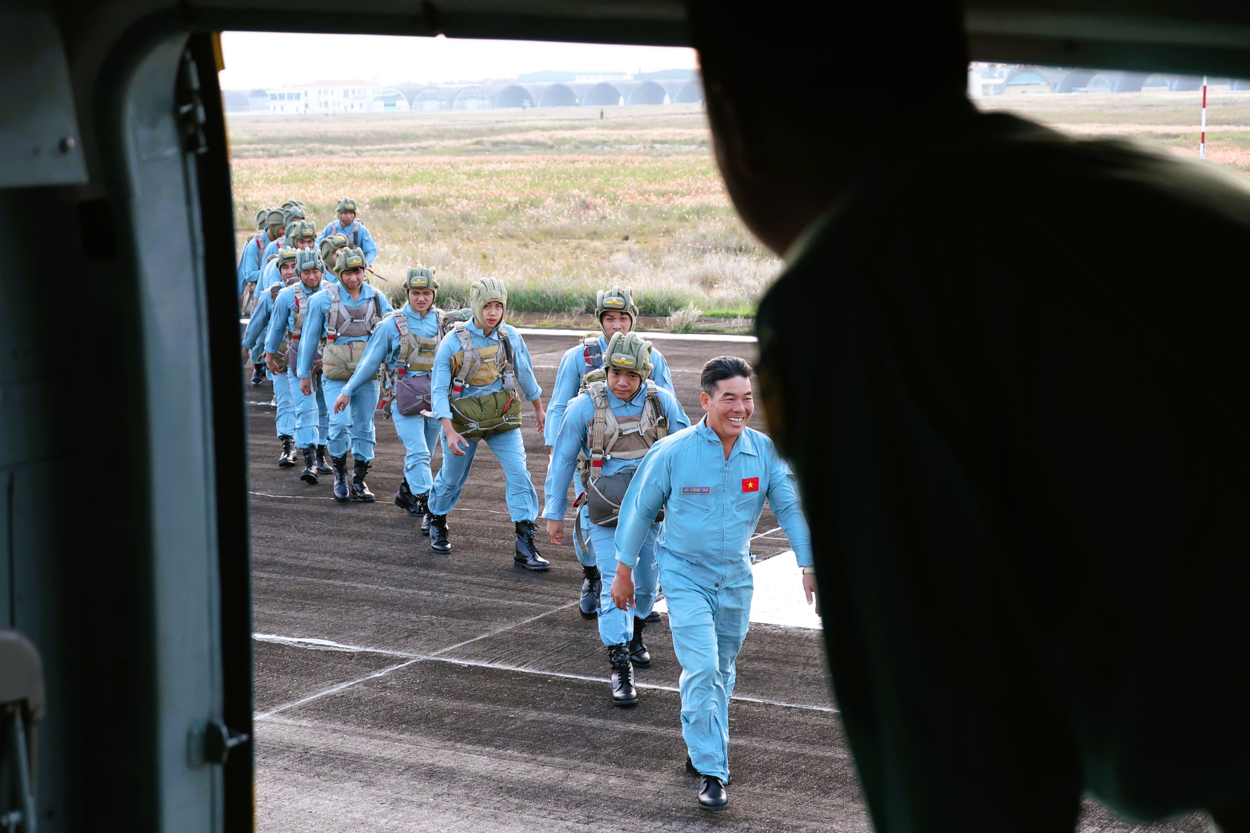 Bộ đội nhảy dù  - Ảnh 6.