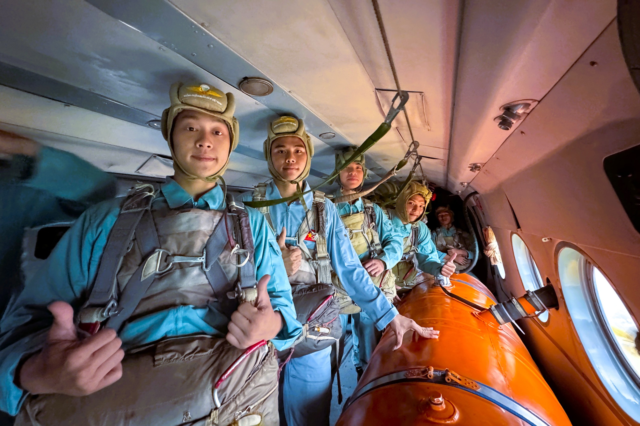 Bộ đội nhảy dù  - Ảnh 7.