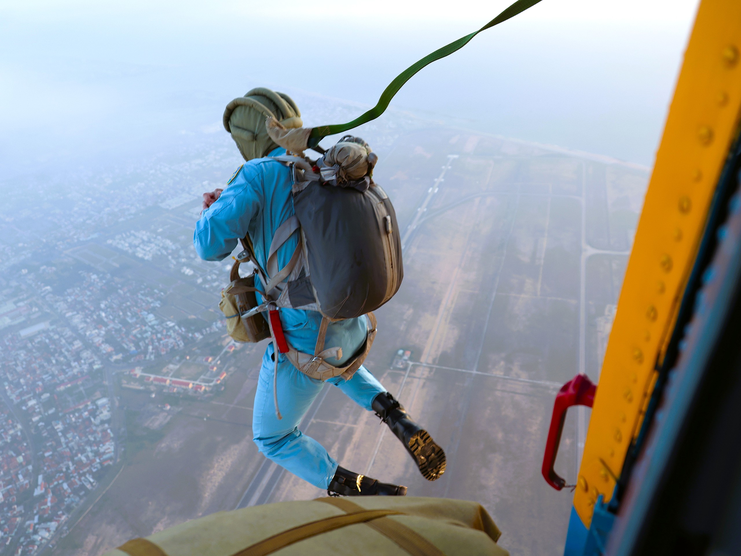 Bộ đội nhảy dù  - Ảnh 10.