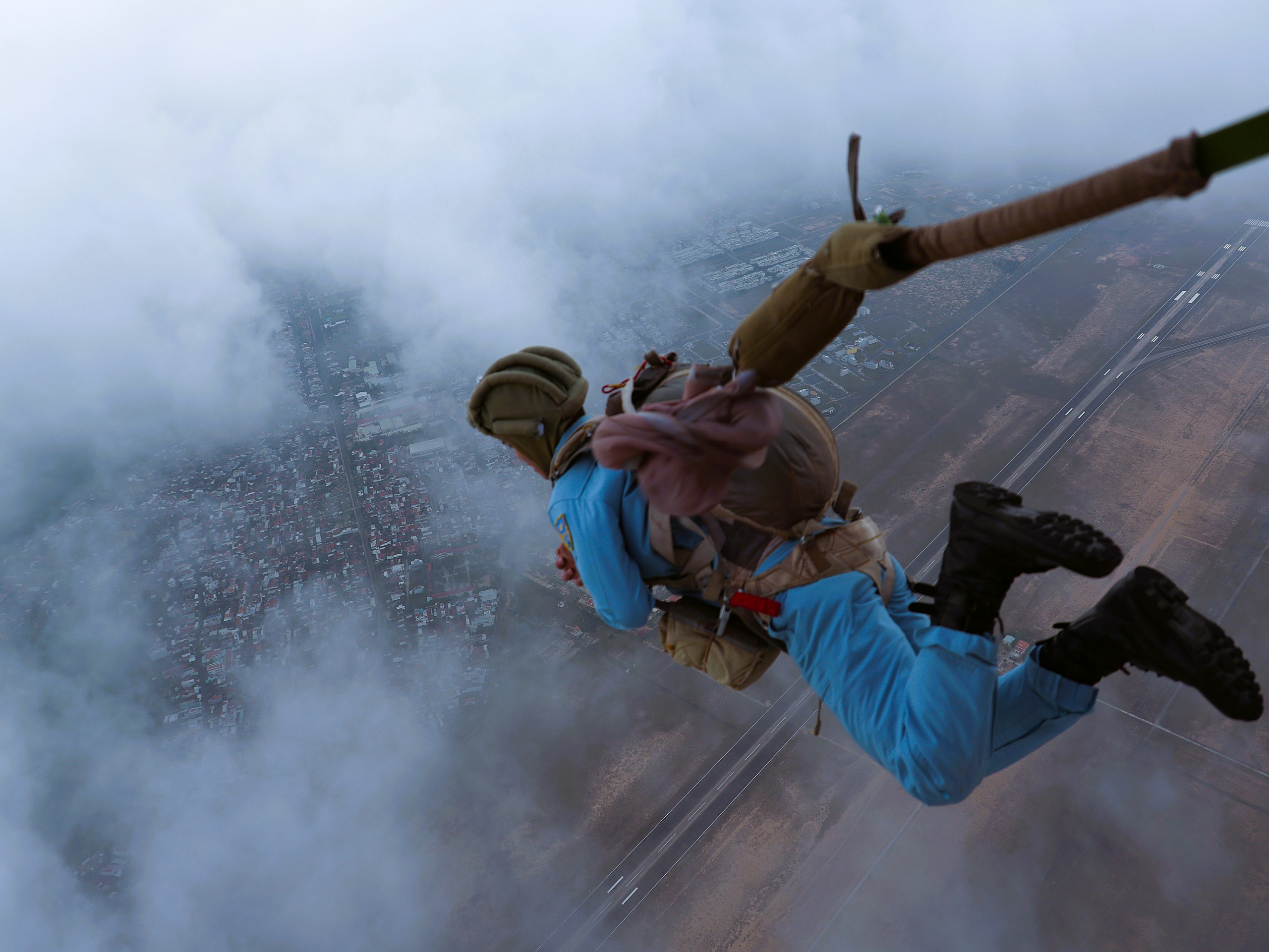 Bộ đội nhảy dù  - Ảnh 11.