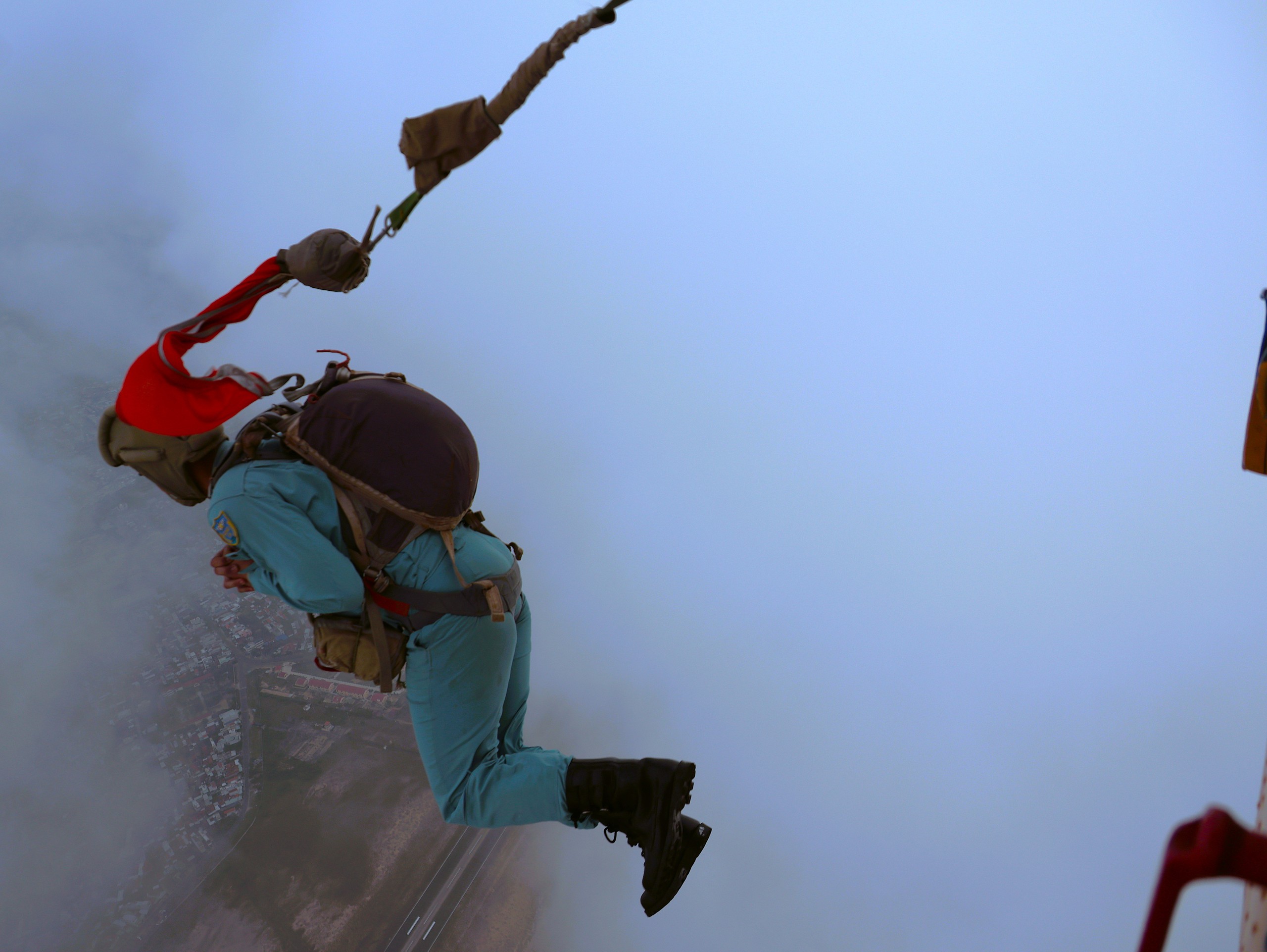 Bộ đội nhảy dù  - Ảnh 12.