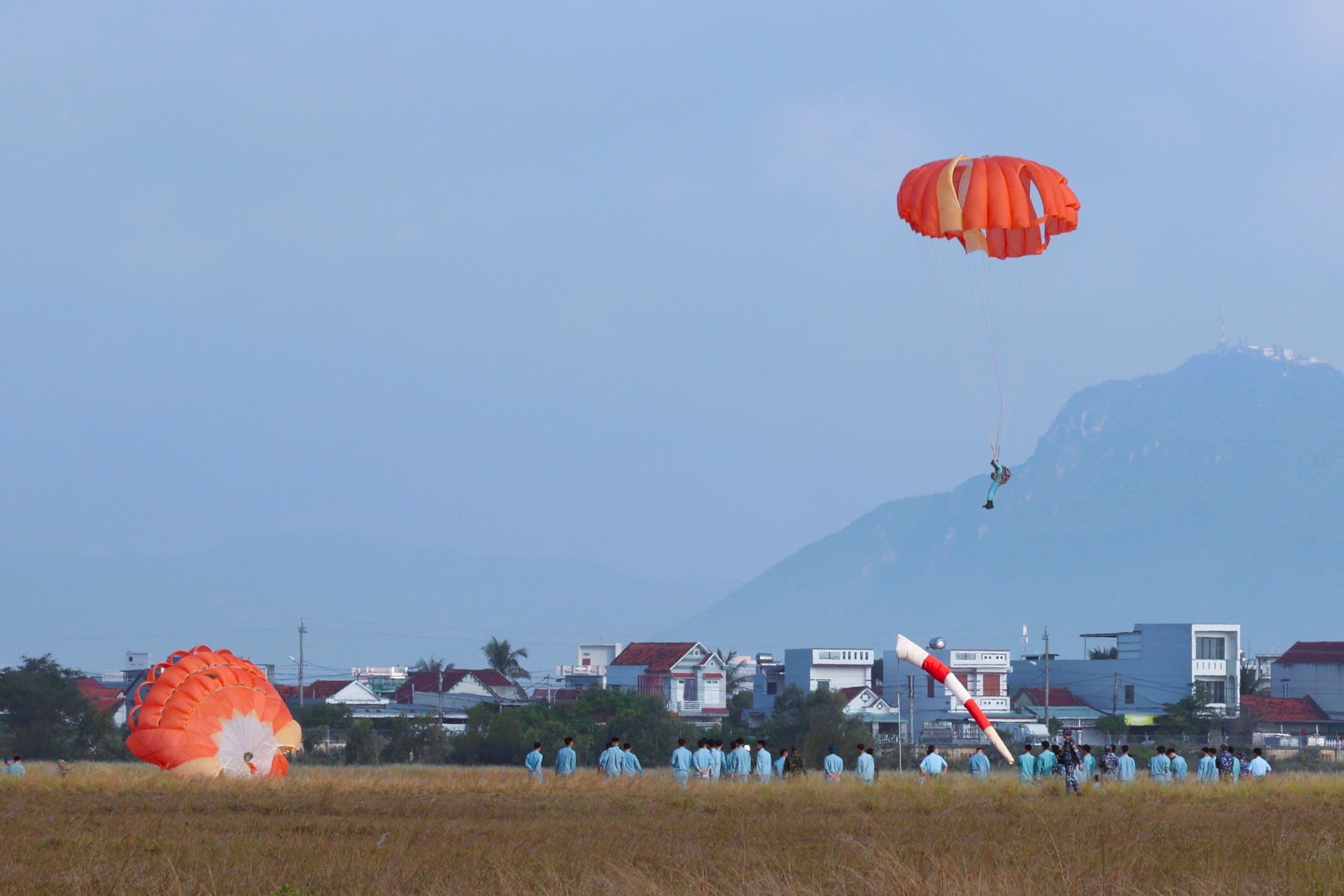 Bộ đội nhảy dù  - Ảnh 18.