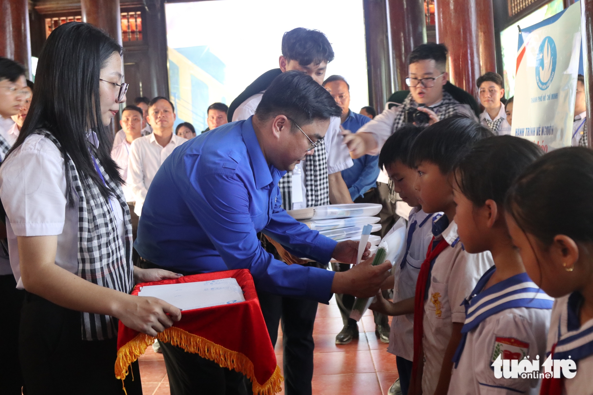 Sinh viên TP.HCM về thăm các di tích lịch sử ở Nghệ An 3 Sinh viên TP.HCM - Ảnh 3.