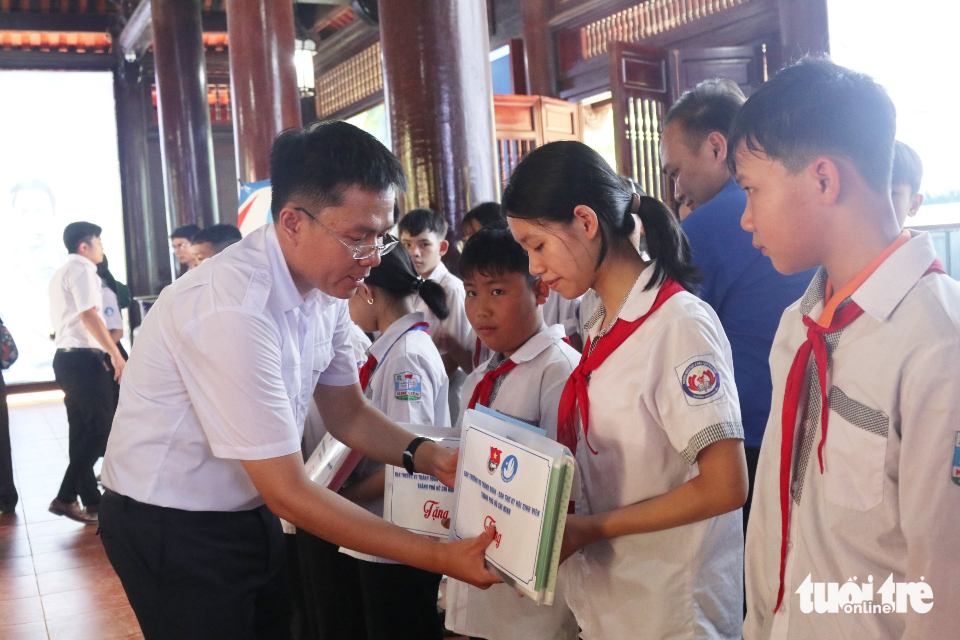 Sinh viên TP.HCM về thăm các di tích lịch sử ở Nghệ An 4 Sinh viên TP.HCM - Ảnh 4.