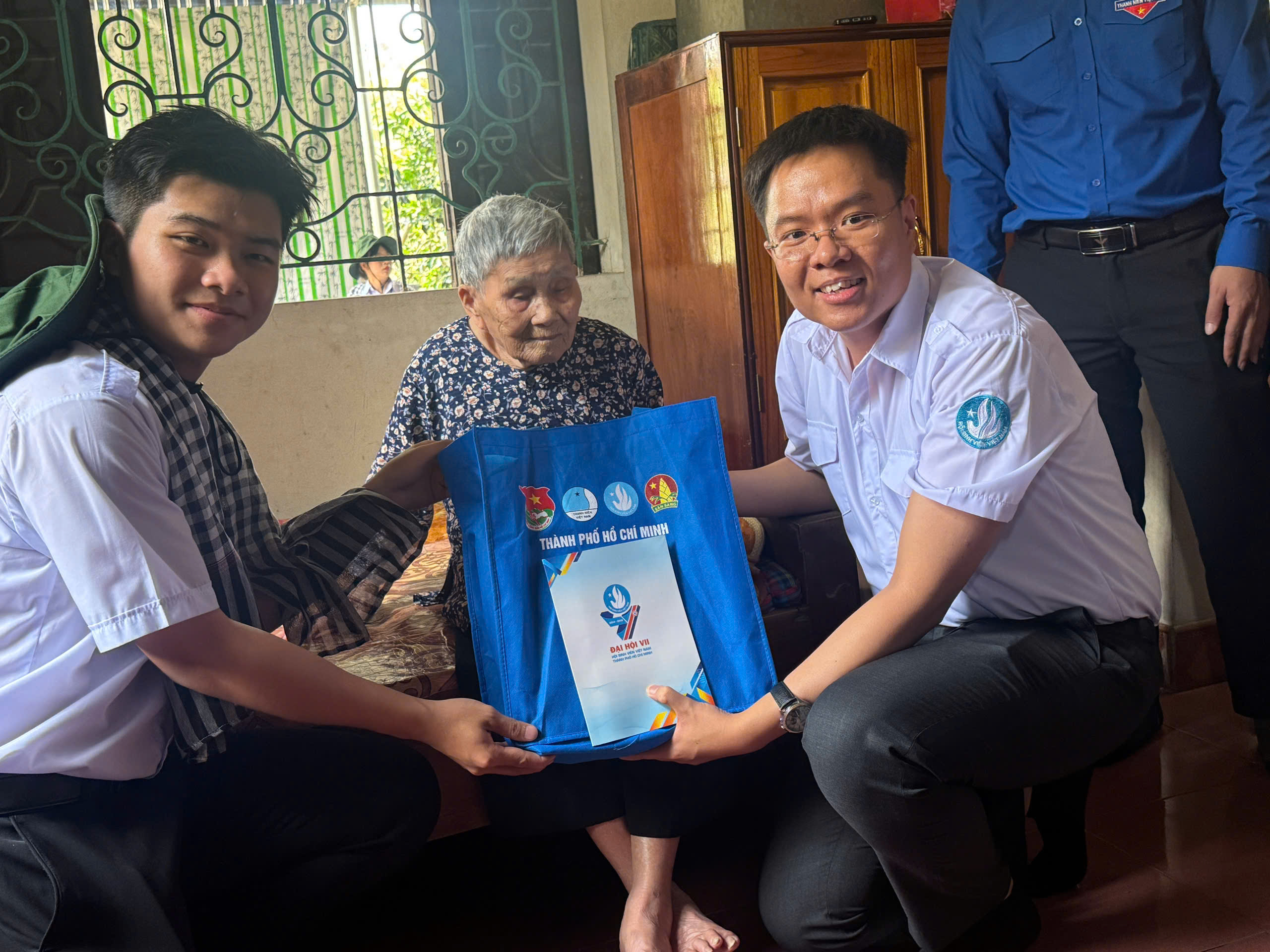 Sinh viên TP.HCM về thăm các di tích lịch sử ở Nghệ An 8 Sinh viên TP.HCM - Ảnh 8.