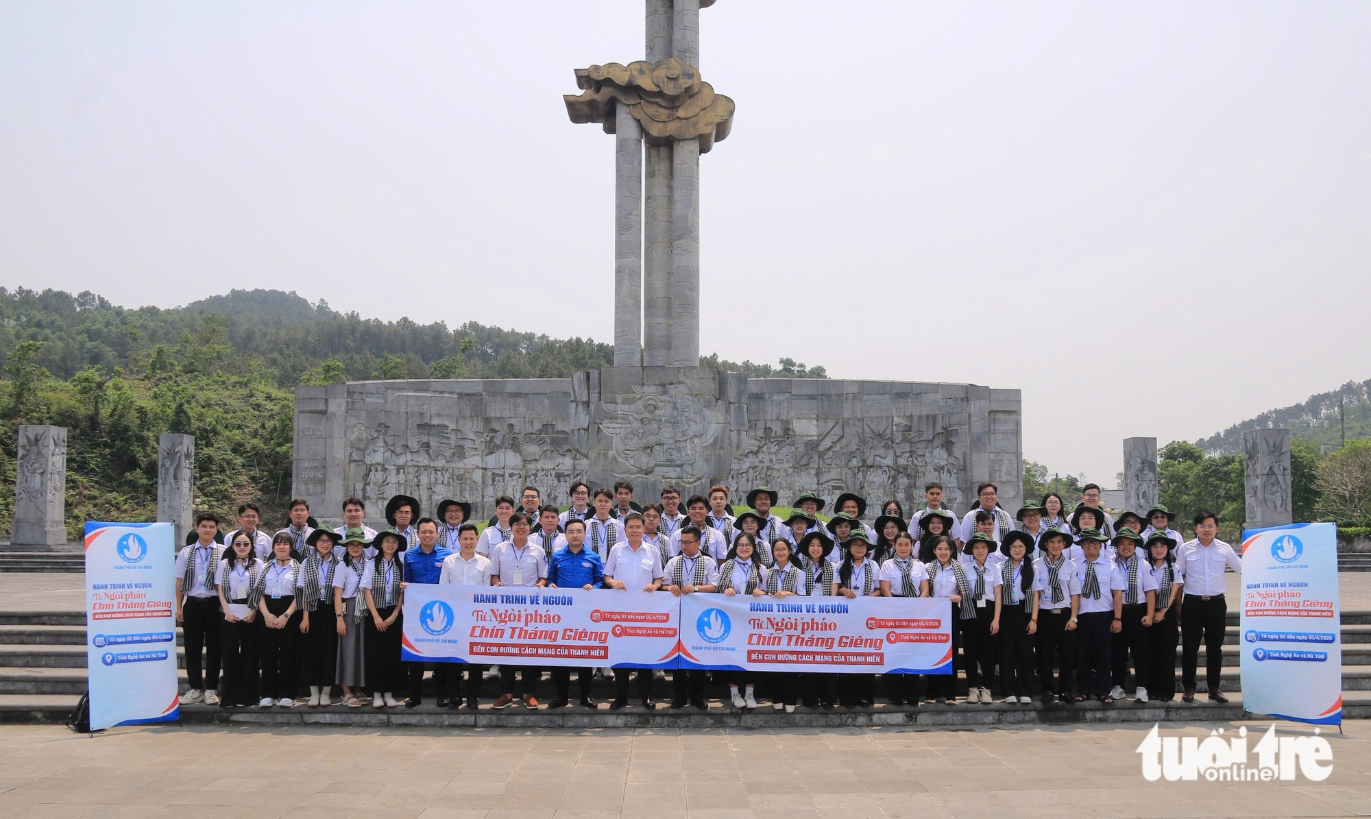 Sinh viên TP.HCM về thăm các di tích lịch sử ở Nghệ An 9 Sinh viên TP.HCM - Ảnh 9.