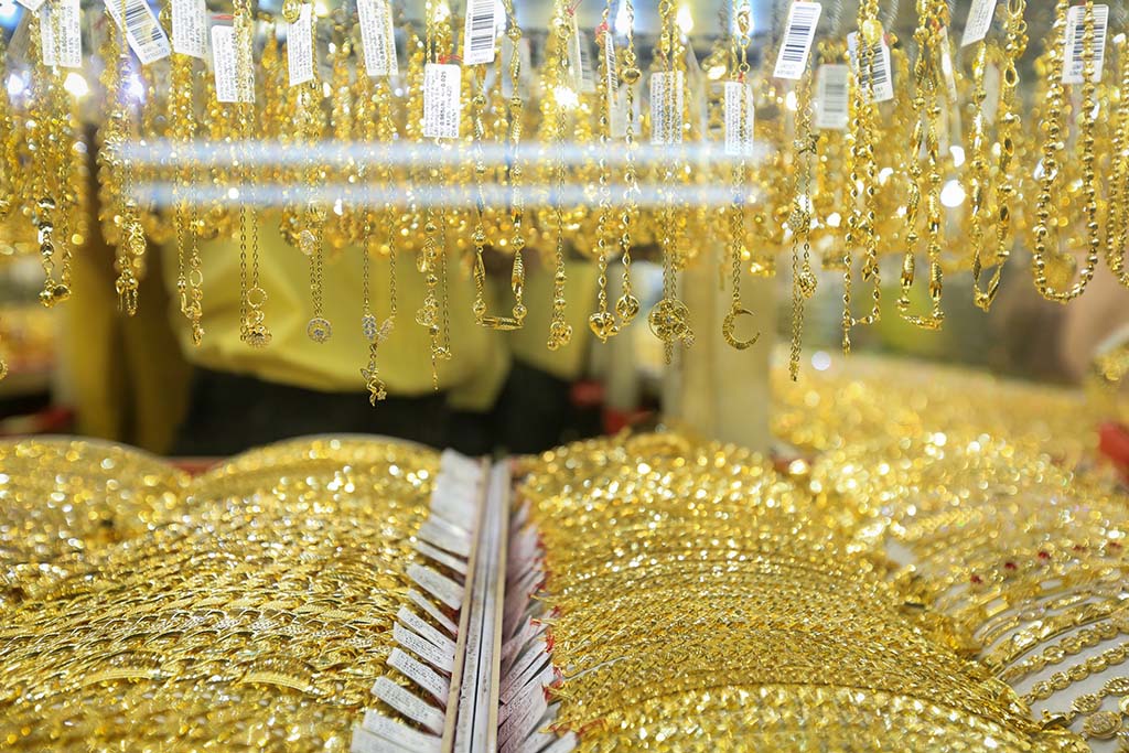 'Ôm' vàng vẫn lỗ- Ảnh 2.