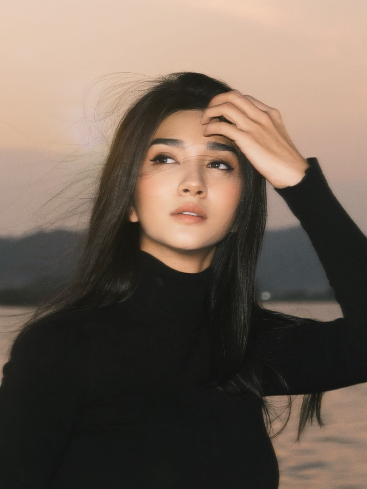 Kim Tuyến bị nghi là mỹ nhân tiếp theo bắt trend nhuộm da nâu- Ảnh 6.