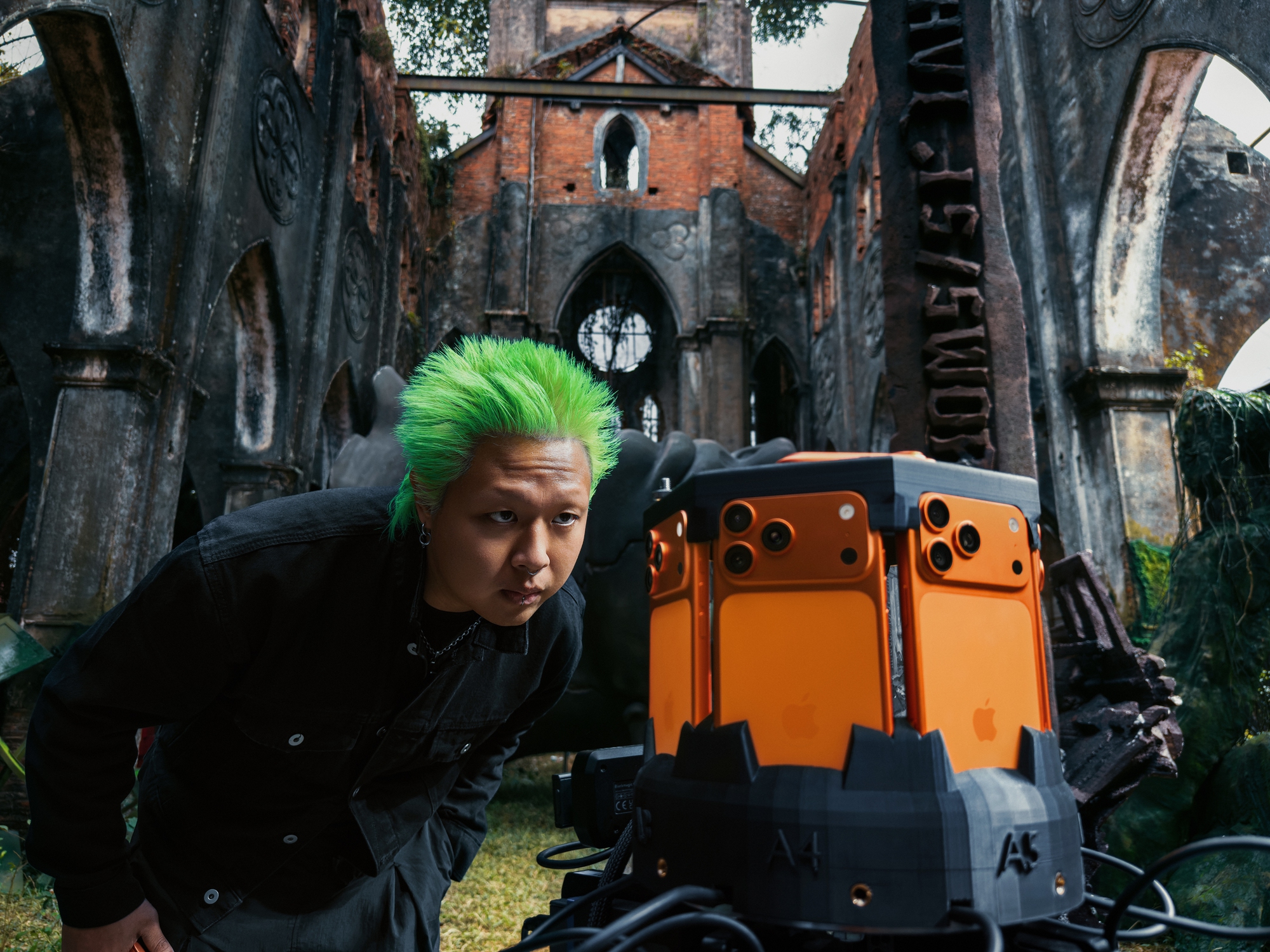 MCK kết hợp Phương Vũ ra mắt album trailer 360° quay bằng iPhone 17 Pro- Ảnh 3.