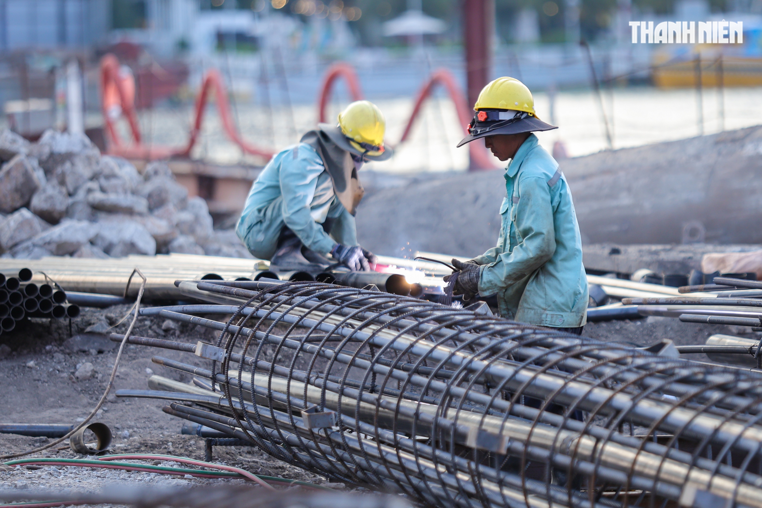 Cầu đi bộ nghìn tỉ qua sông Sài Gòn dần thành hình sau một năm thi công - Ảnh 7. Cầu đi bộ nghìn tỉ qua sông Sài Gòn dần thành hình sau một năm thi công - Ảnh 7.