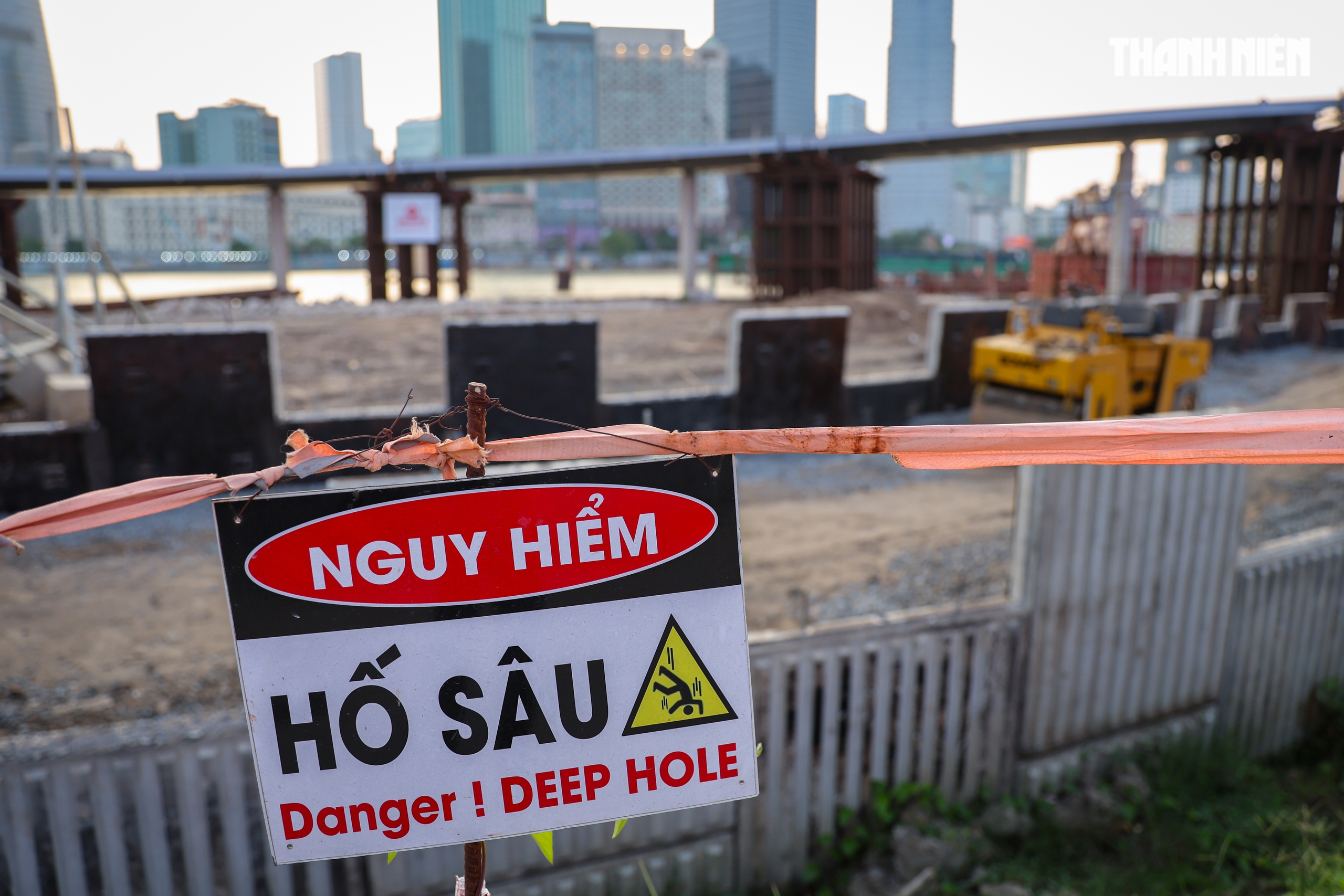 Cầu đi bộ nghìn tỉ qua sông Sài Gòn dần thành hình sau một năm thi công - Ảnh 9. Cầu đi bộ nghìn tỉ qua sông Sài Gòn dần thành hình sau một năm thi công - Ảnh 9.