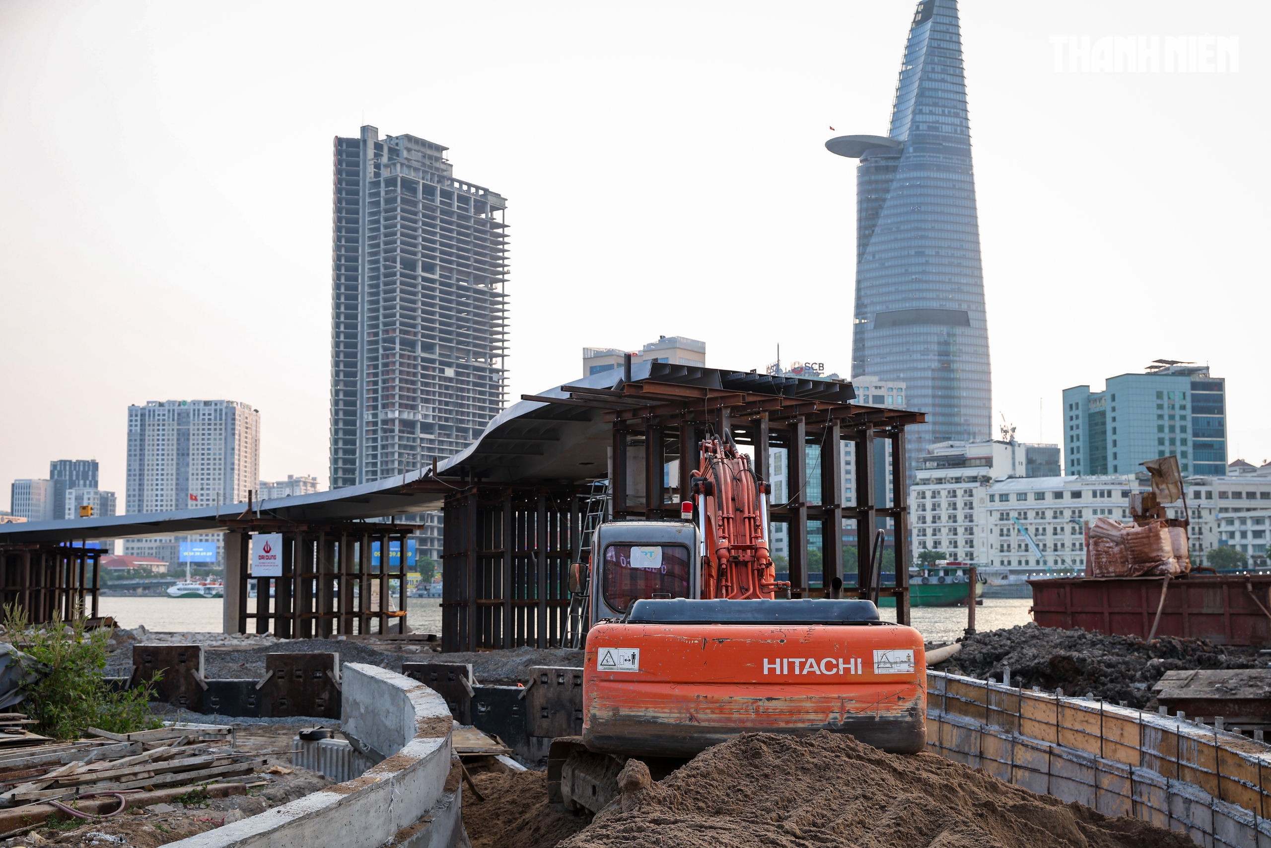 Cầu đi bộ nghìn tỉ qua sông Sài Gòn dần thành hình sau một năm thi công - Ảnh 10. Cầu đi bộ nghìn tỉ qua sông Sài Gòn dần thành hình sau một năm thi công - Ảnh 10.