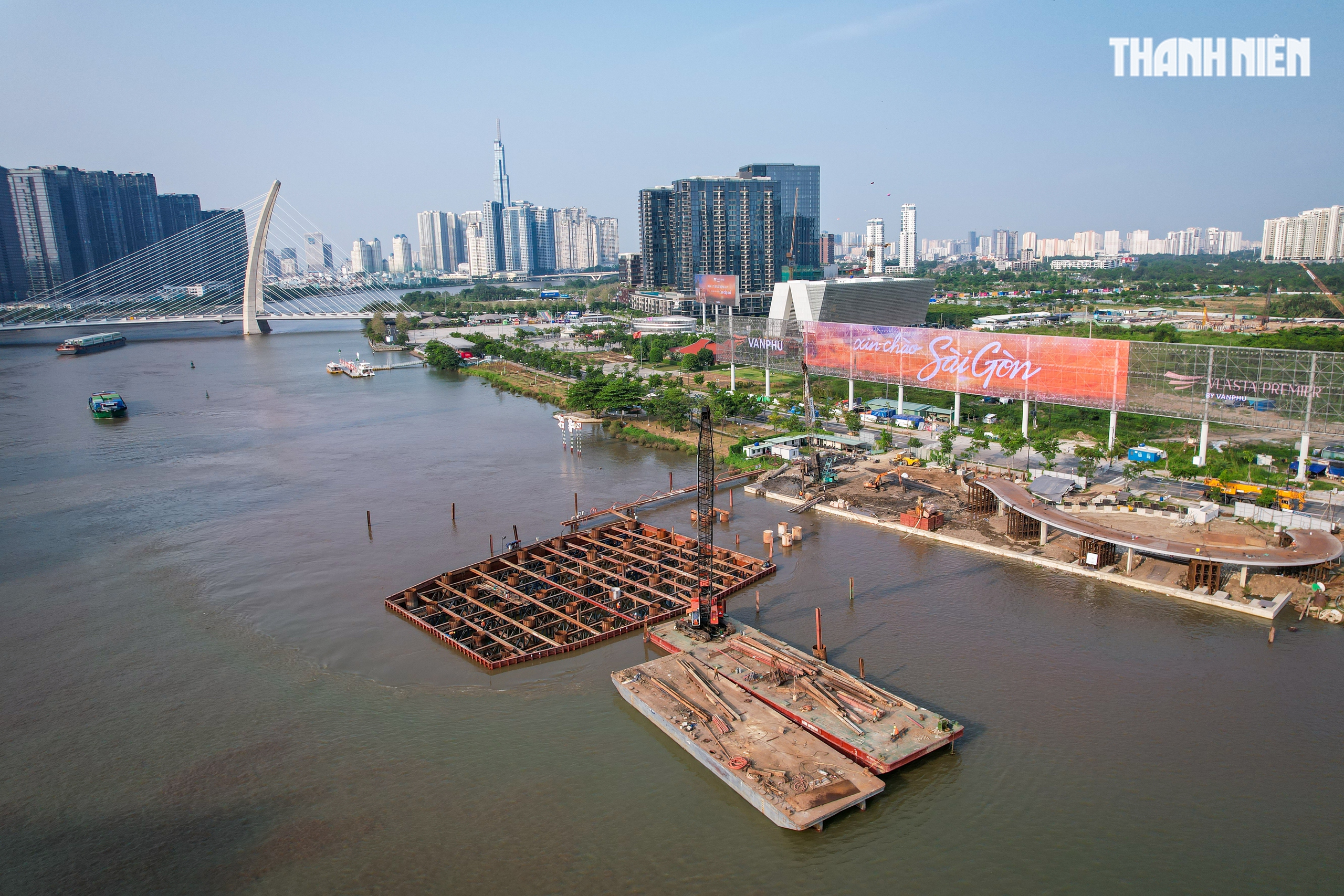 Cầu đi bộ nghìn tỉ qua sông Sài Gòn dần thành hình sau một năm thi công - Ảnh 11. Cầu đi bộ nghìn tỉ qua sông Sài Gòn dần thành hình sau một năm thi công - Ảnh 11.
