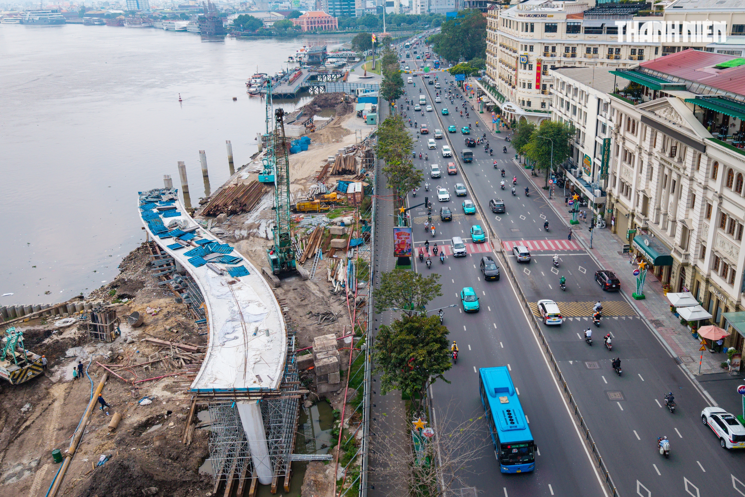 Cầu đi bộ nghìn tỉ qua sông Sài Gòn dần thành hình sau một năm thi công - Ảnh 12. Cầu đi bộ nghìn tỉ qua sông Sài Gòn dần thành hình sau một năm thi công - Ảnh 12.