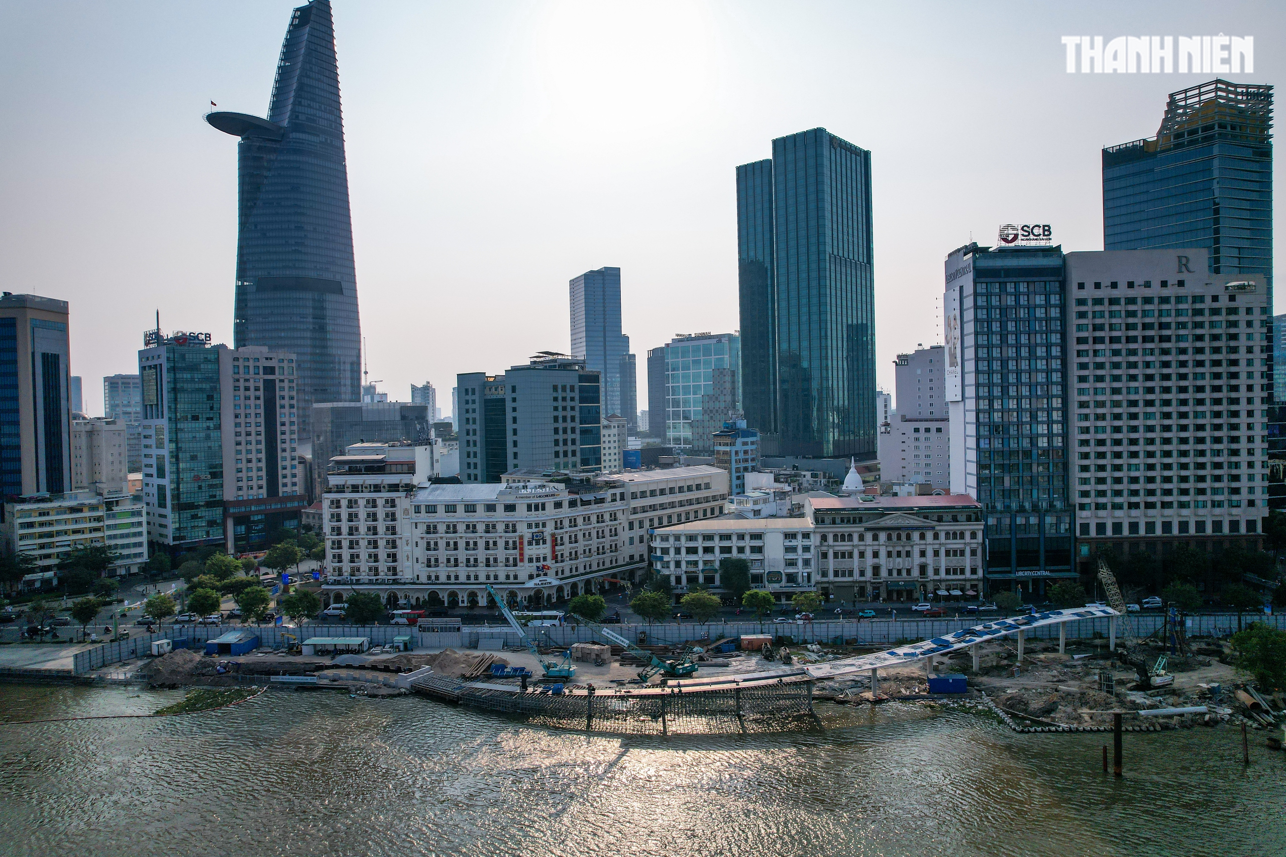 Cầu đi bộ nghìn tỉ qua sông Sài Gòn dần thành hình sau một năm thi công - Ảnh 15. Cầu đi bộ nghìn tỉ qua sông Sài Gòn dần thành hình sau một năm thi công - Ảnh 15.