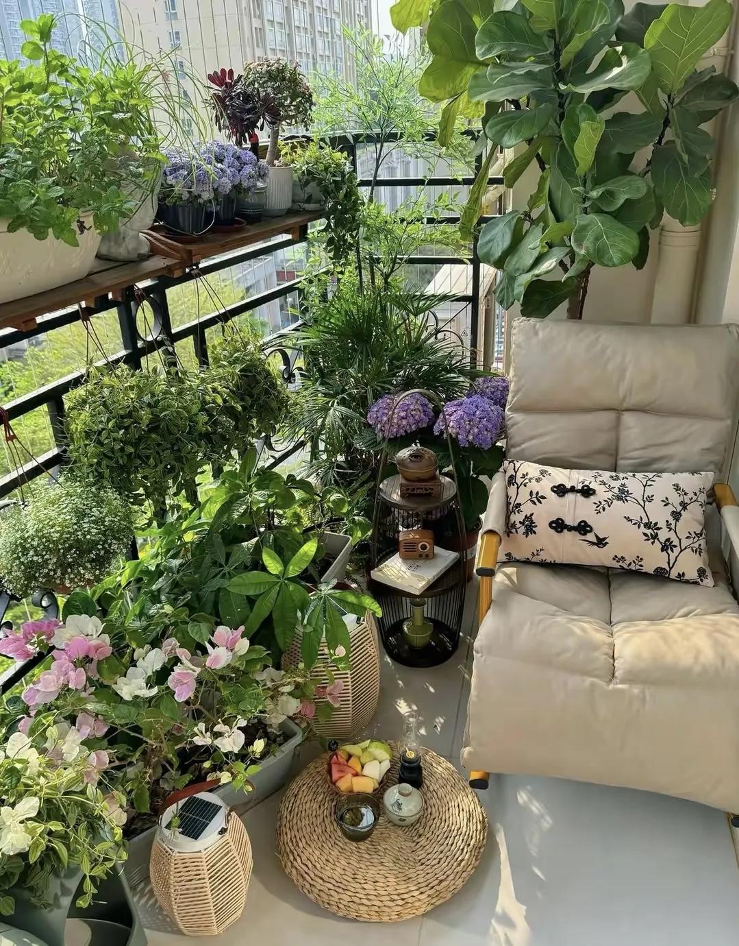 Ai cũng khuyên xây kín ban công, tôi vẫn để mở: Sau 1 năm, căn nhà sáng và dễ chịu hơn hẳn- Ảnh 2.