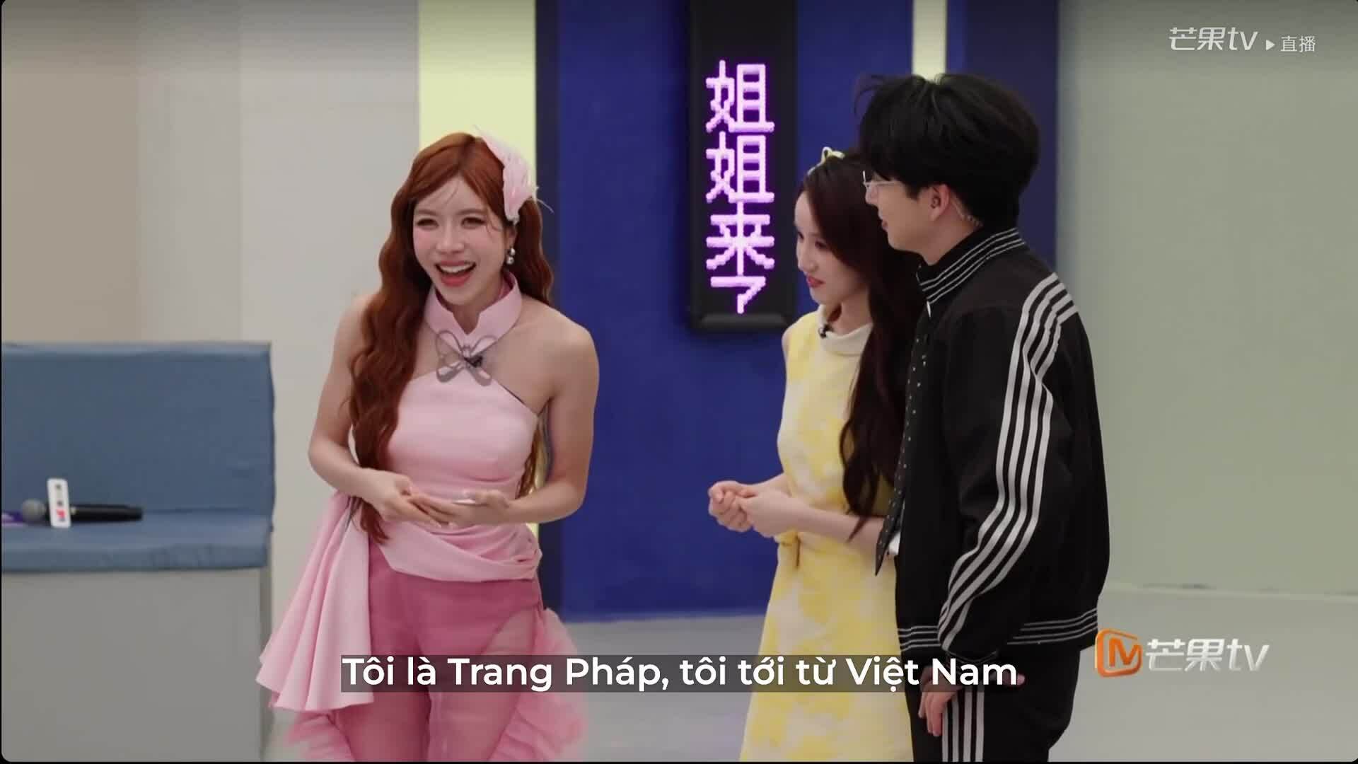 Trang Pháp nói tiếng Trung khi chào sân 'Đạp gió'