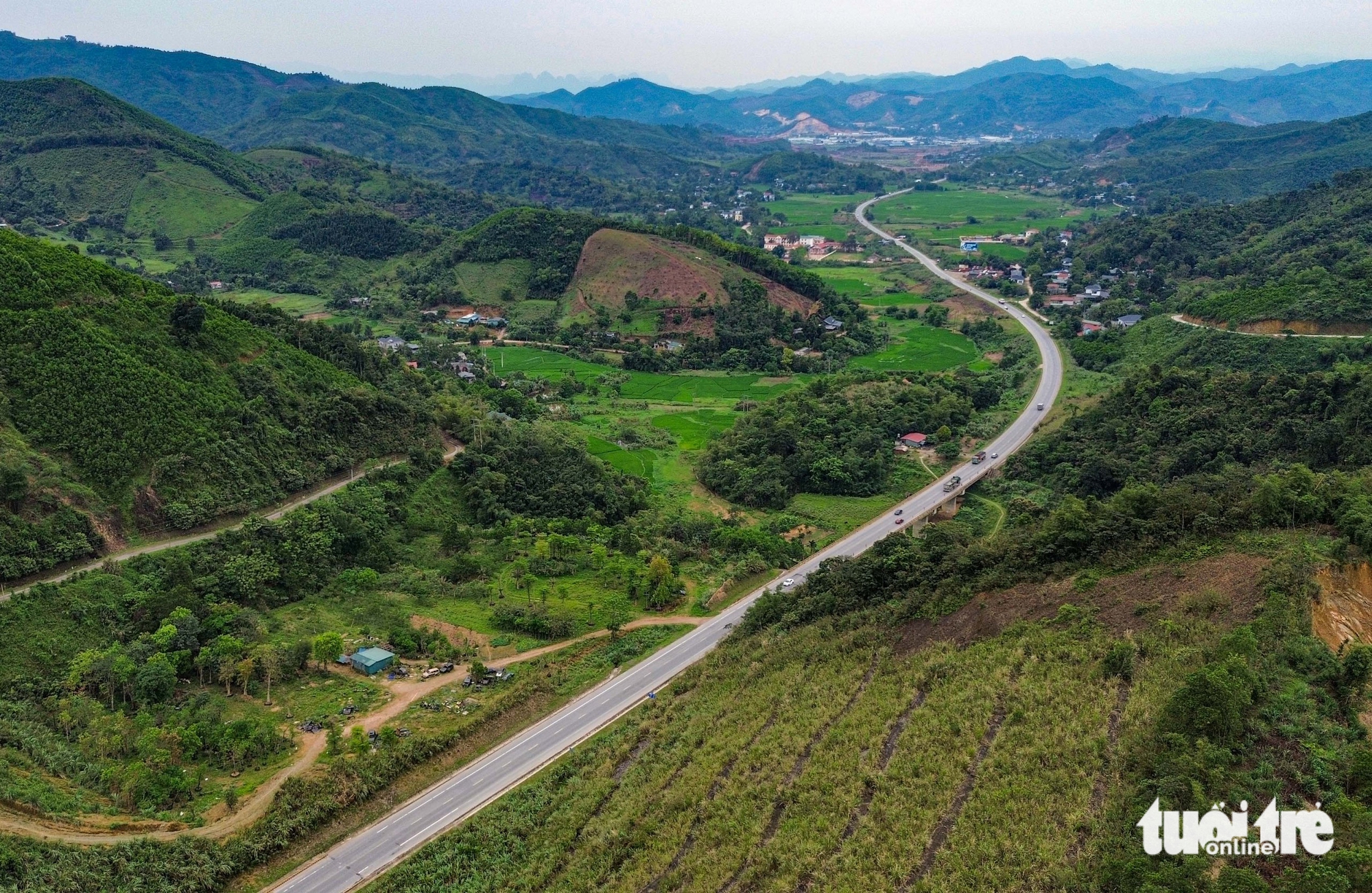 Hiện trạng tuyến đường kết nối Hà Nội đi Tây Bắc được Thủ tướng yêu cầu khởi công mở rộng dịp 19-5 - Ảnh 14.