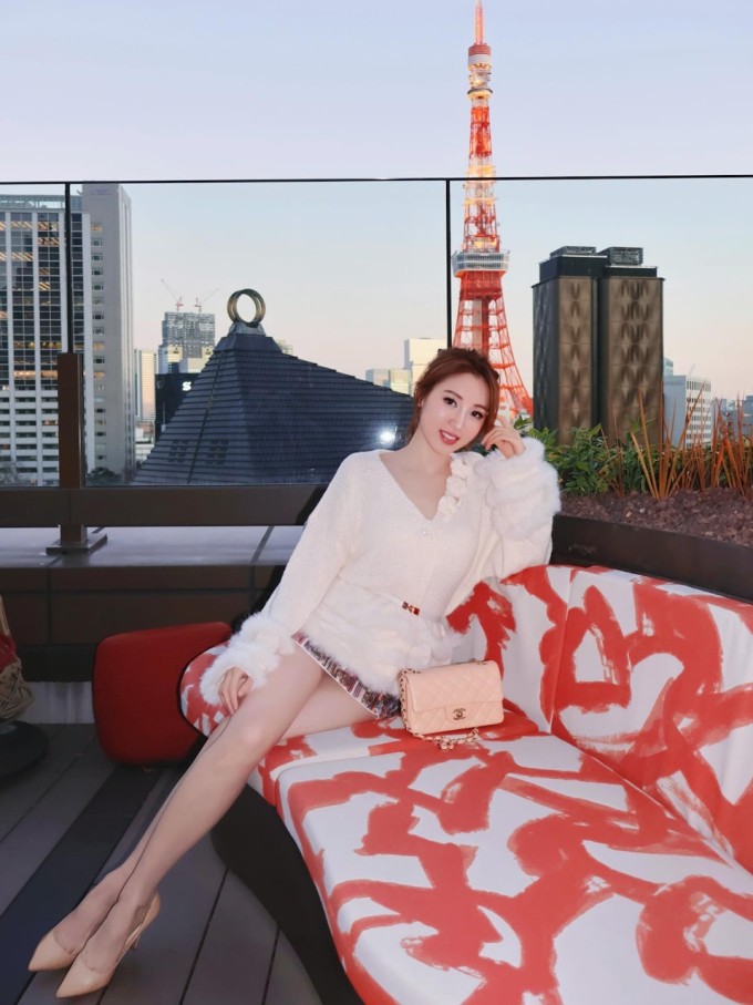 Đời sống thượng lưu của á hậu Hong Kong sau ly hôn tỷ phú hơn 43 tuổi 9 Diễn viên du lịch Nhật Bản hồi tháng ba.