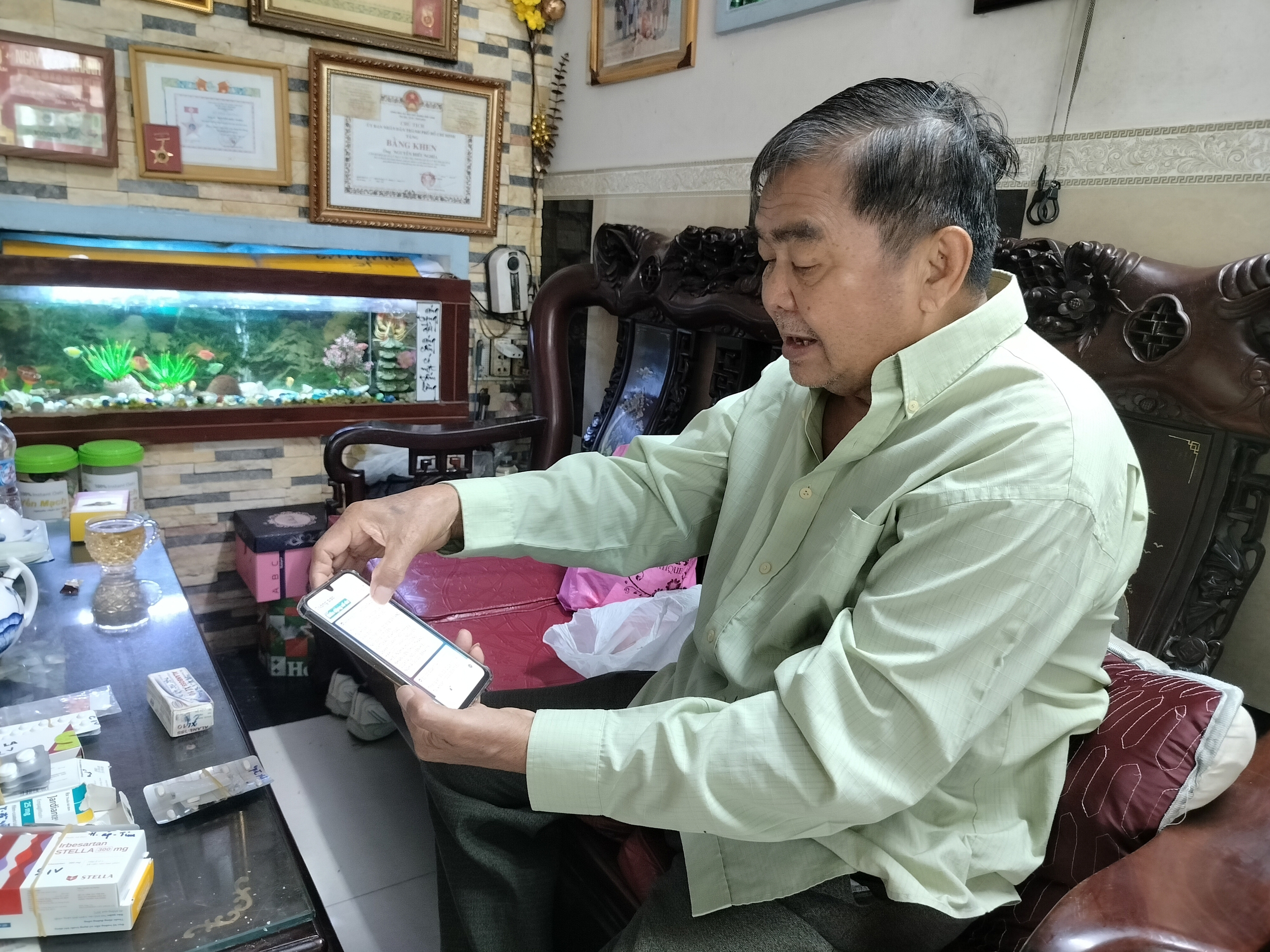 Tăng lương hưu thế nào để người già bớt tính toán từng đồng? 2 Tăng lương hưu: Cách nào để người già bớt lo cơm áo? - Ảnh 2.