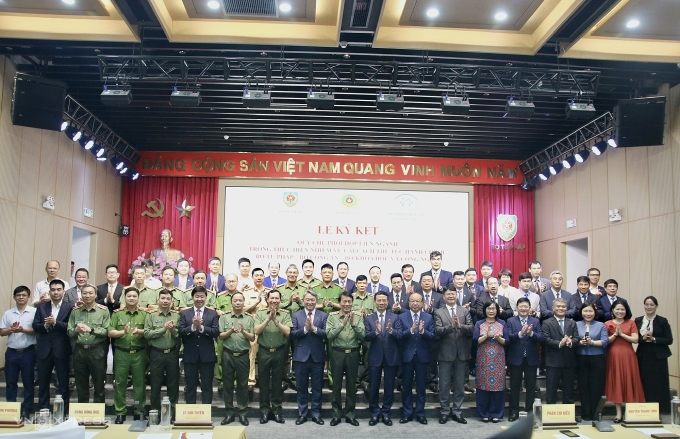 Các đại biểu dự lễ ký kết. Ảnh: Linh Đan