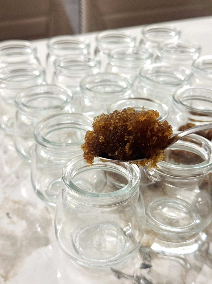 Mỗi hủ mình cho 2 muỗng cà phê thịt ươi