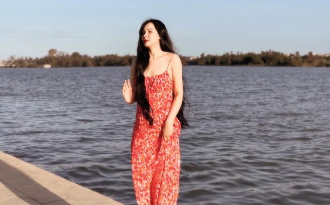 Cô gái Huế chuộng dùng dầu để nuôi dưỡng suối tóc dài óng ả 4 Cô gái Huế chuộng dùng dầu để nuôi dưỡng suối tóc dài óng ả - 3