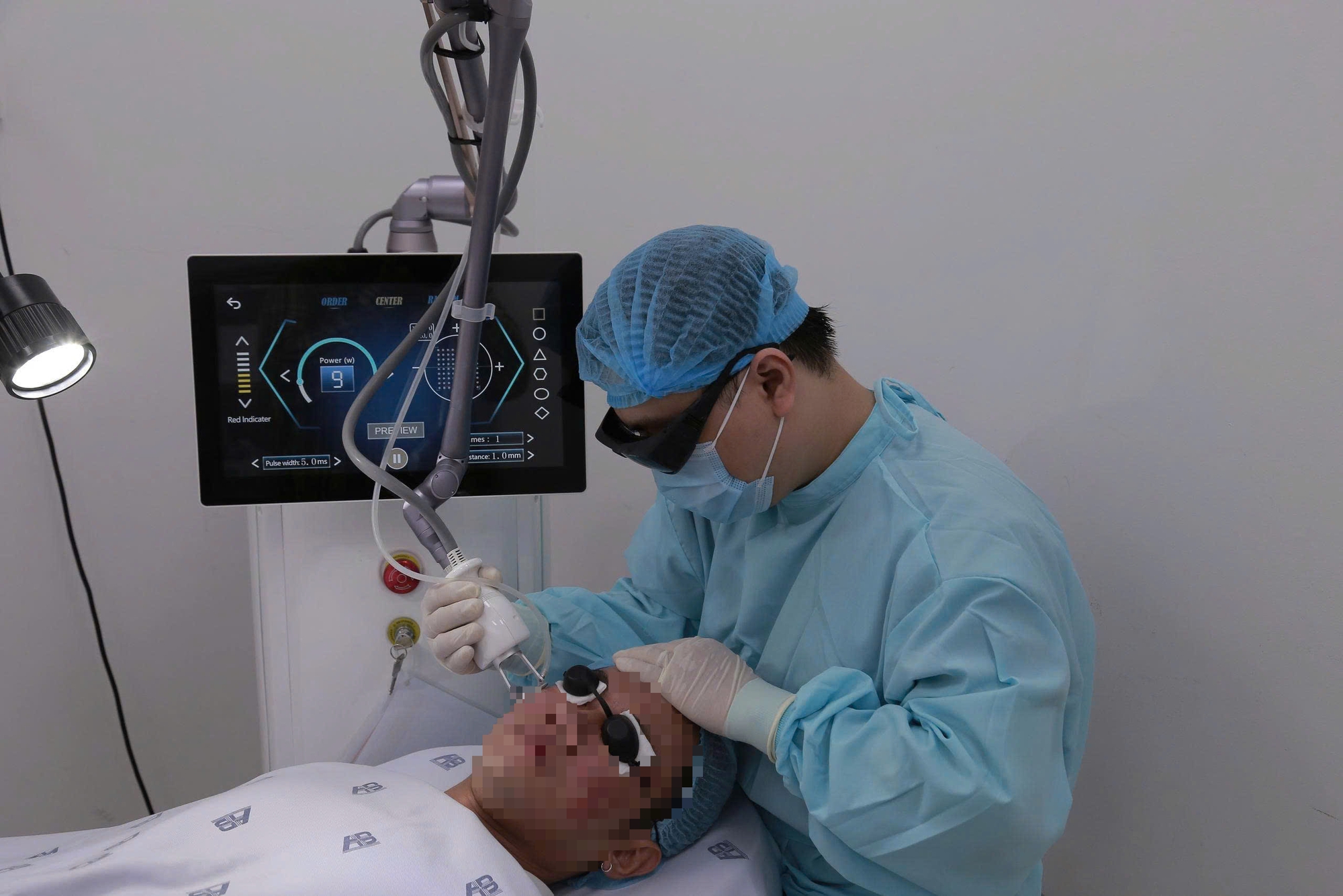 TP.HCM nắng nóng, nhiệt độ thực tế cao hơn dự báo: Ảnh hưởng toàn diện sức khỏe 2 nắng nóng - Ảnh 2.